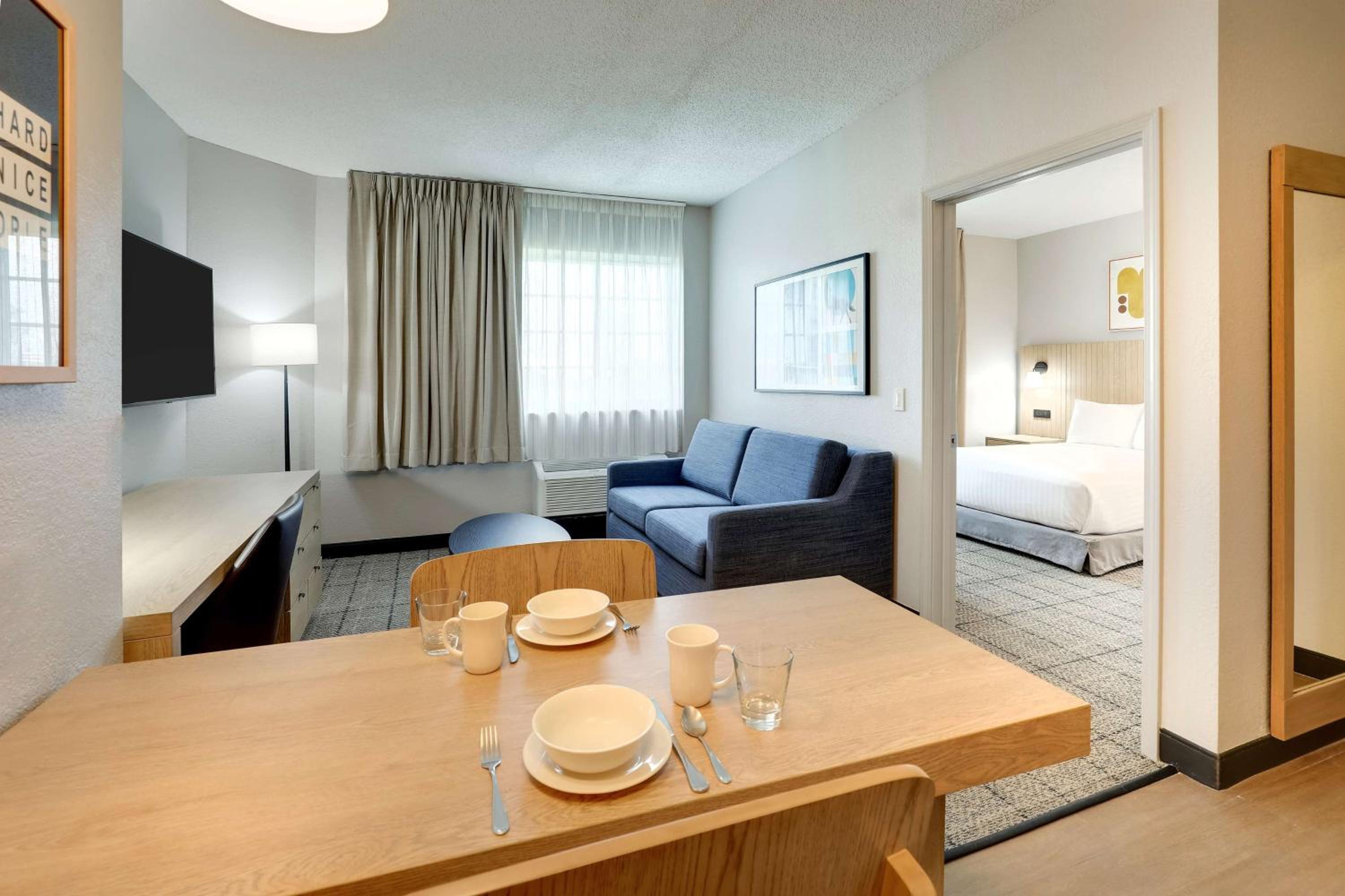 One Bedroom Queen Suite with Roll-In Shower - Mobility Accessible - Photo 4
