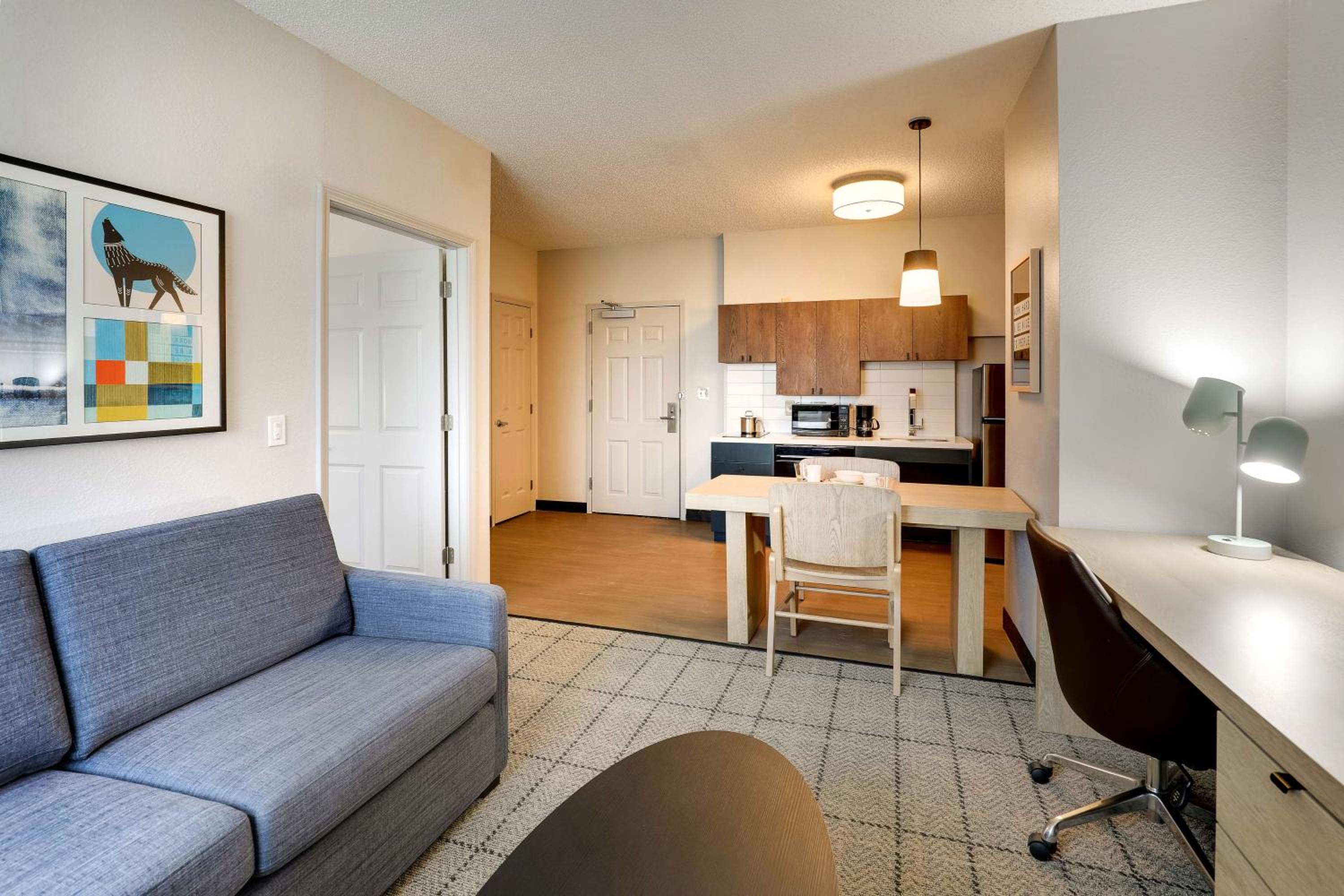 One Bedroom Queen Suite with Roll-In Shower - Mobility Accessible - Photo 3