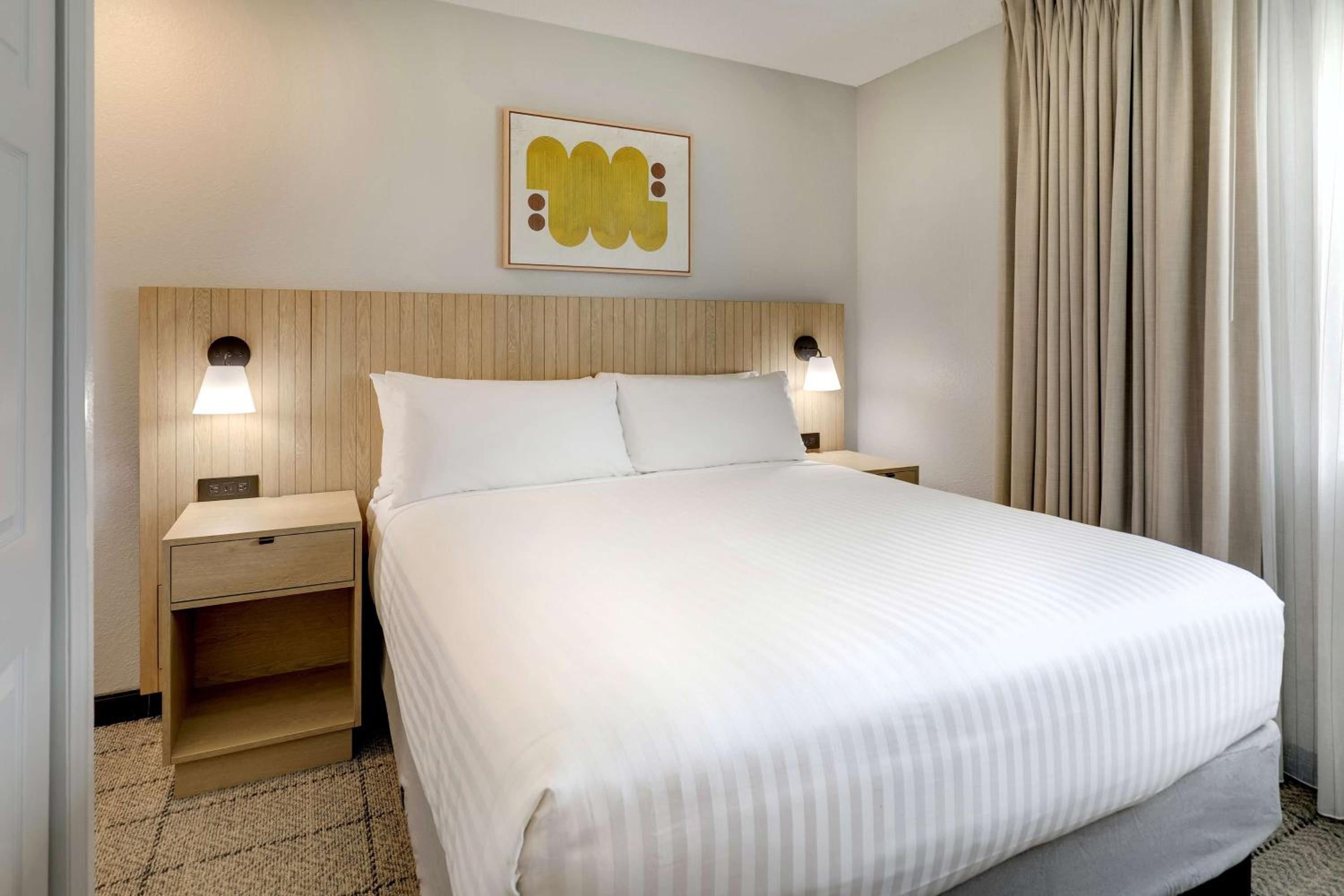 One-Bedroom King Suite with Sofa Bed-Hearing Accessible - Photo 5