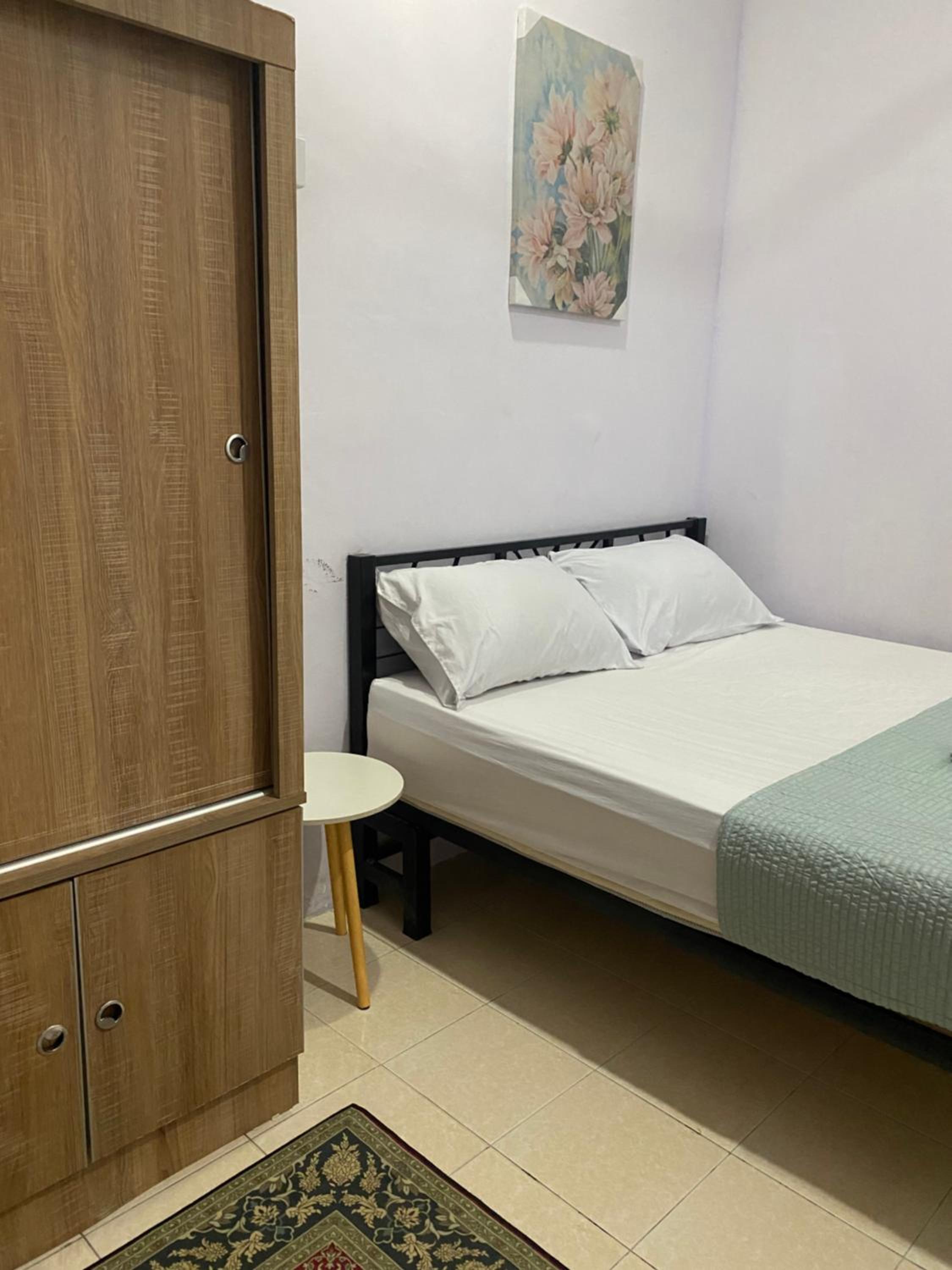 Three-Bedroom House photo 2