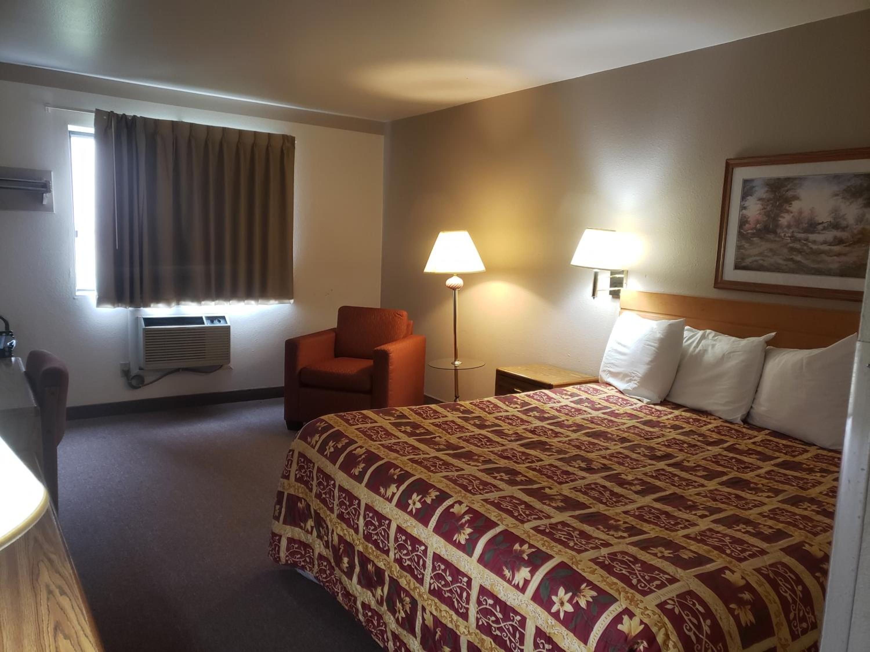 Deluxe King Suite - Photo 4