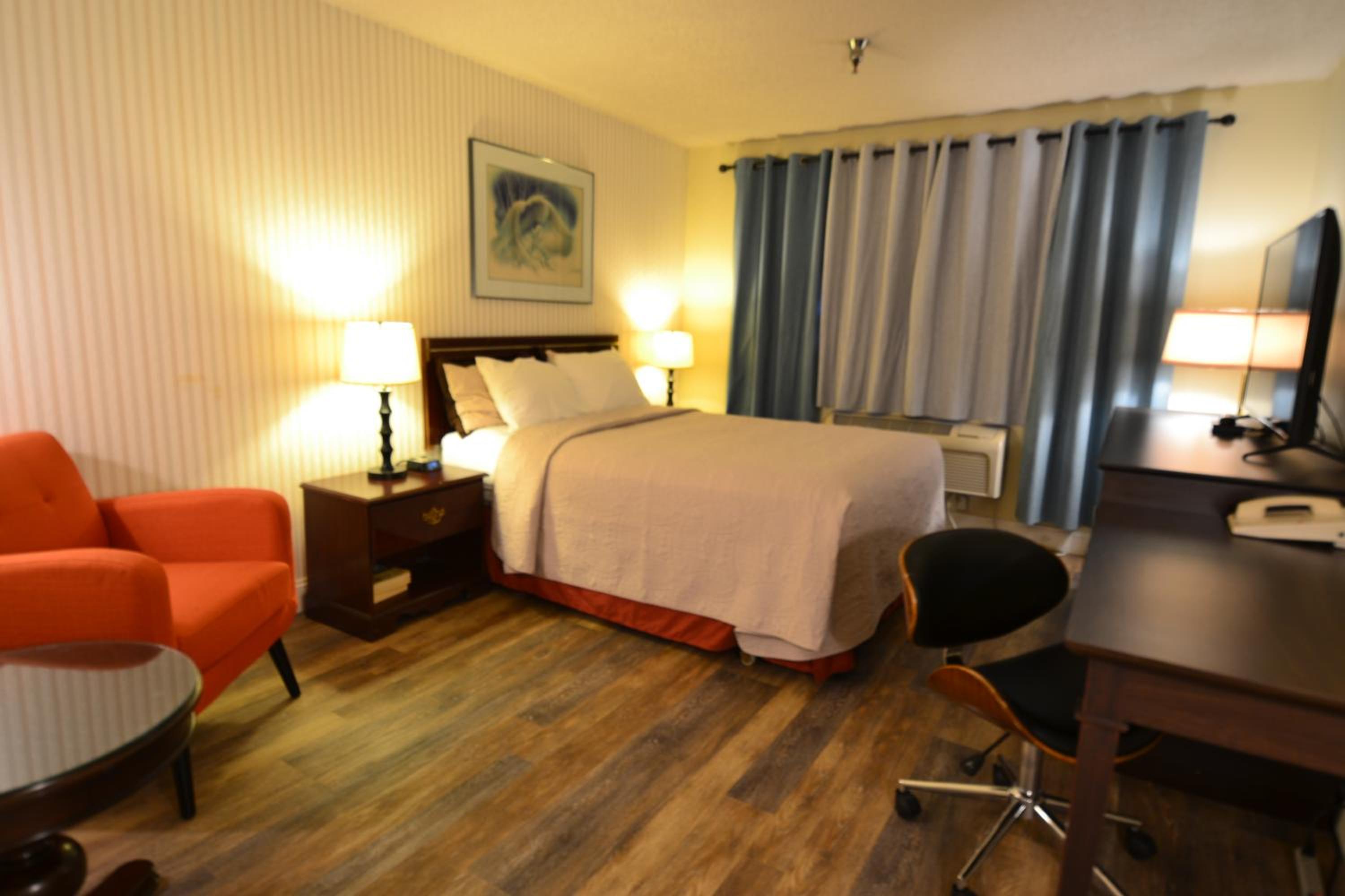 Queen Room photo 1