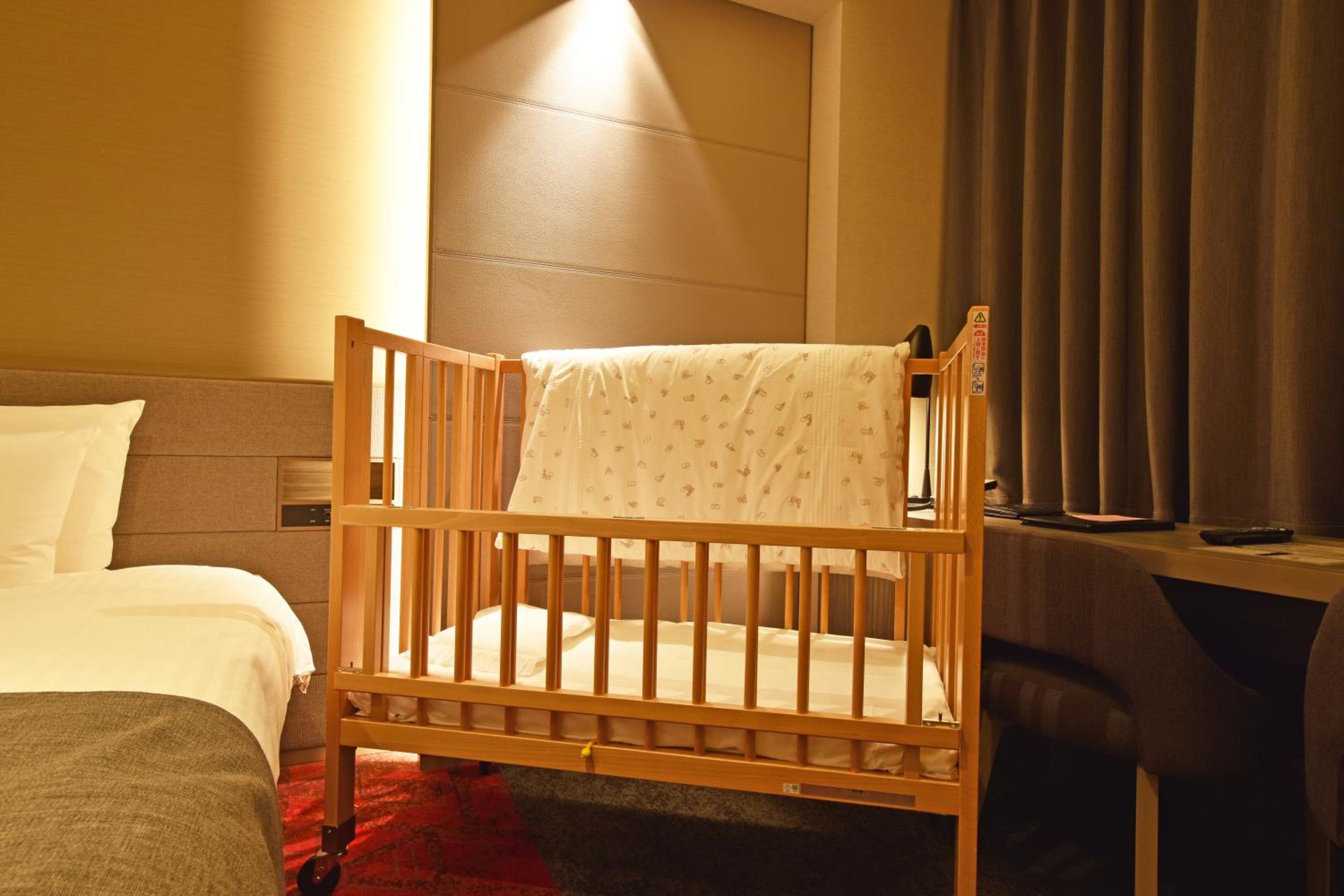 Queen Room - Non-Smoking - Photo 12