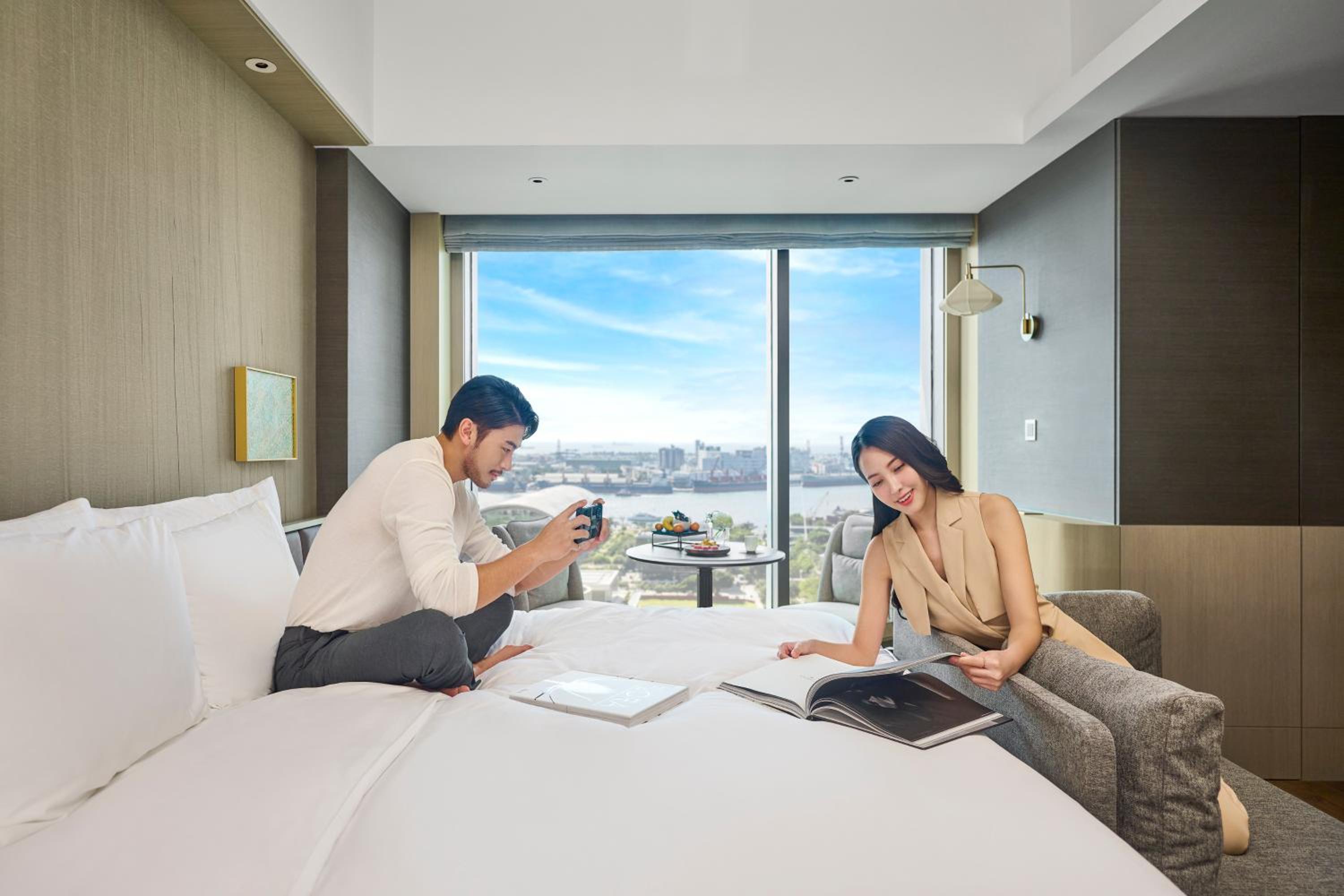 Classic King Room with Harbor View - Photo 9