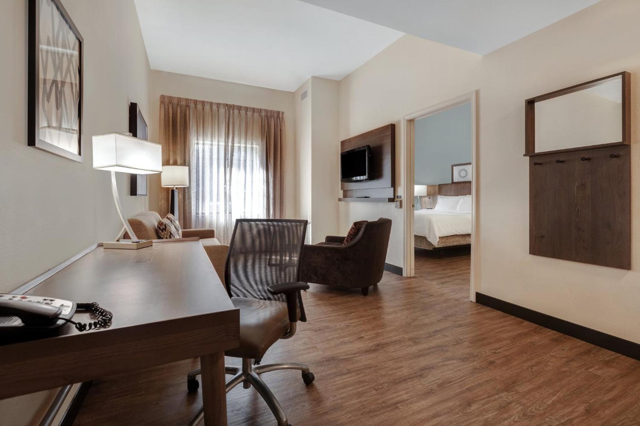 One-Bedroom King Suite - Photo 2