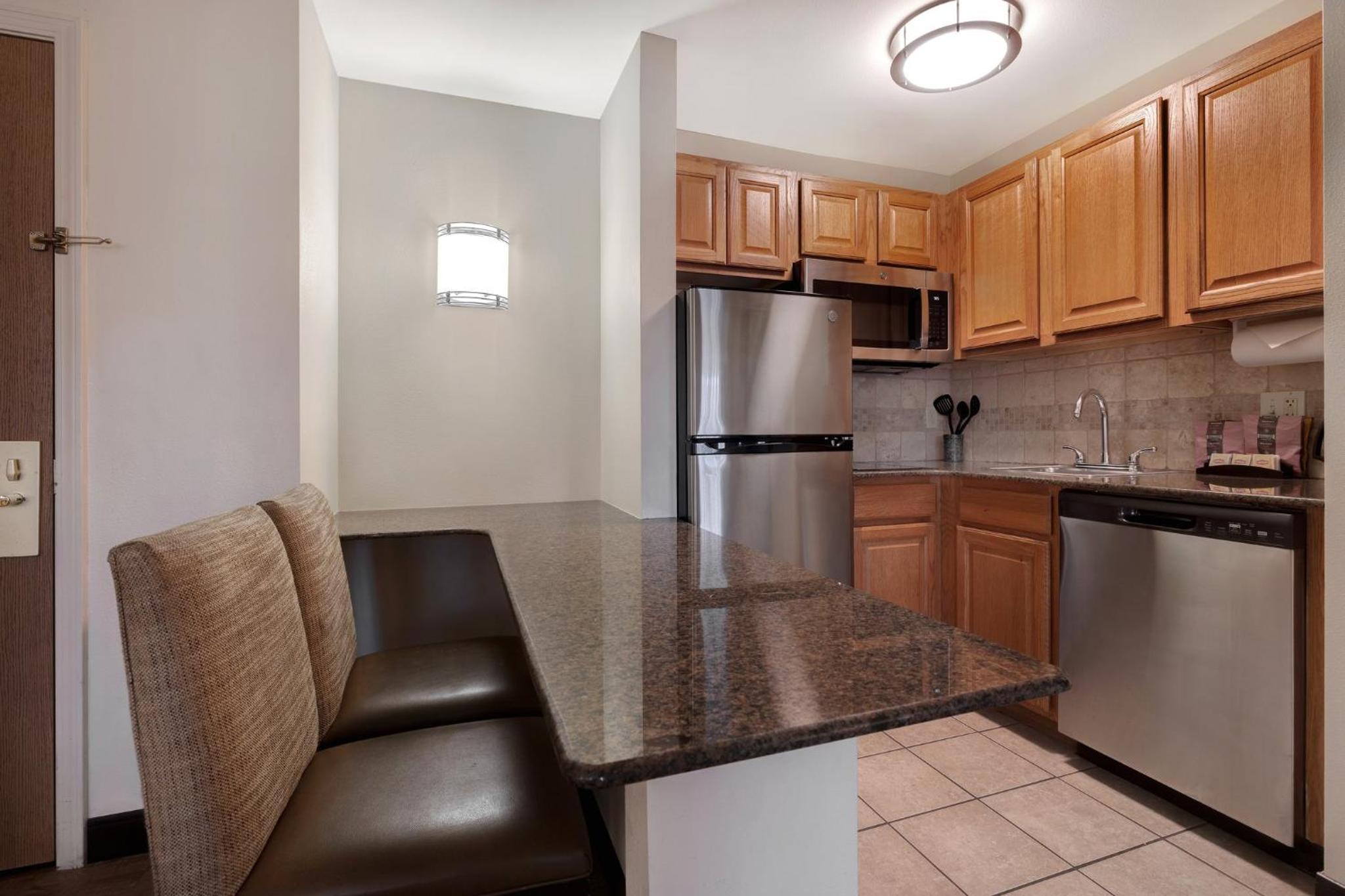 One-Bedroom Suite - Photo 2