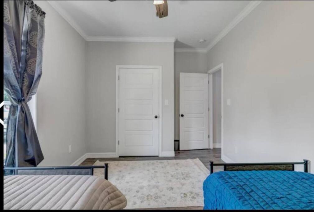 Three-Bedroom House photo 2