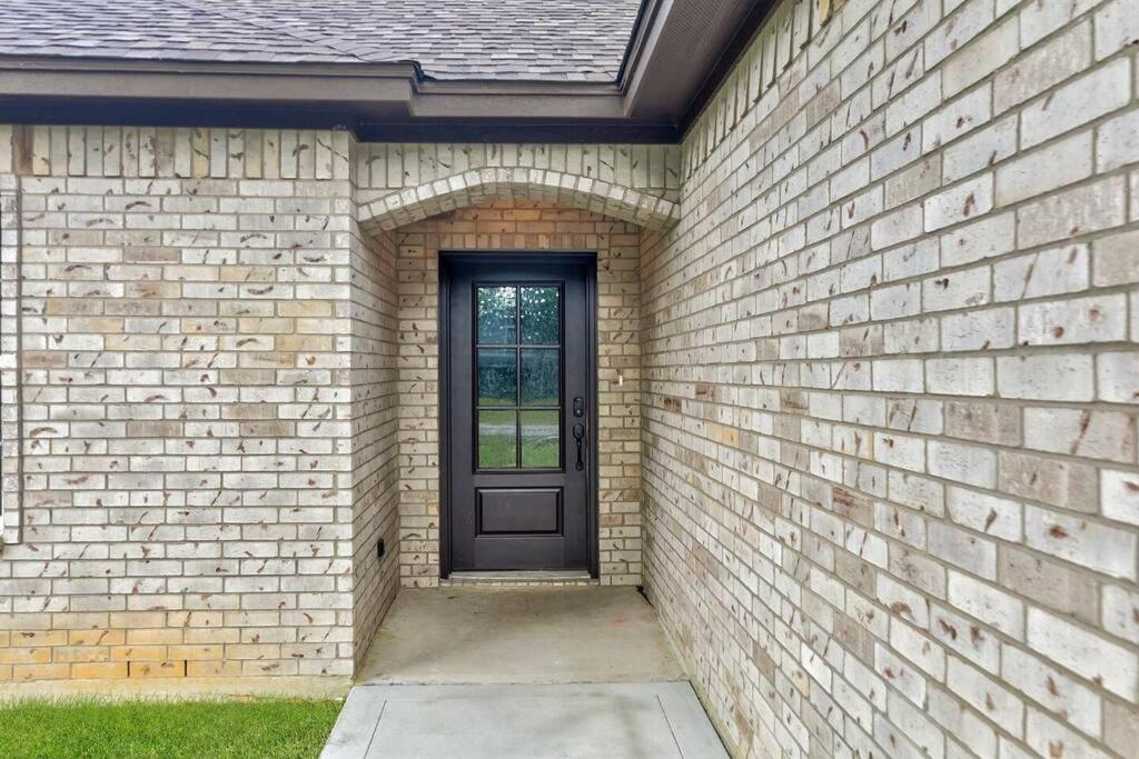 Three-Bedroom House photo 3
