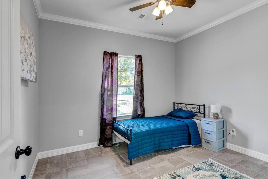 Three-Bedroom House photo 2