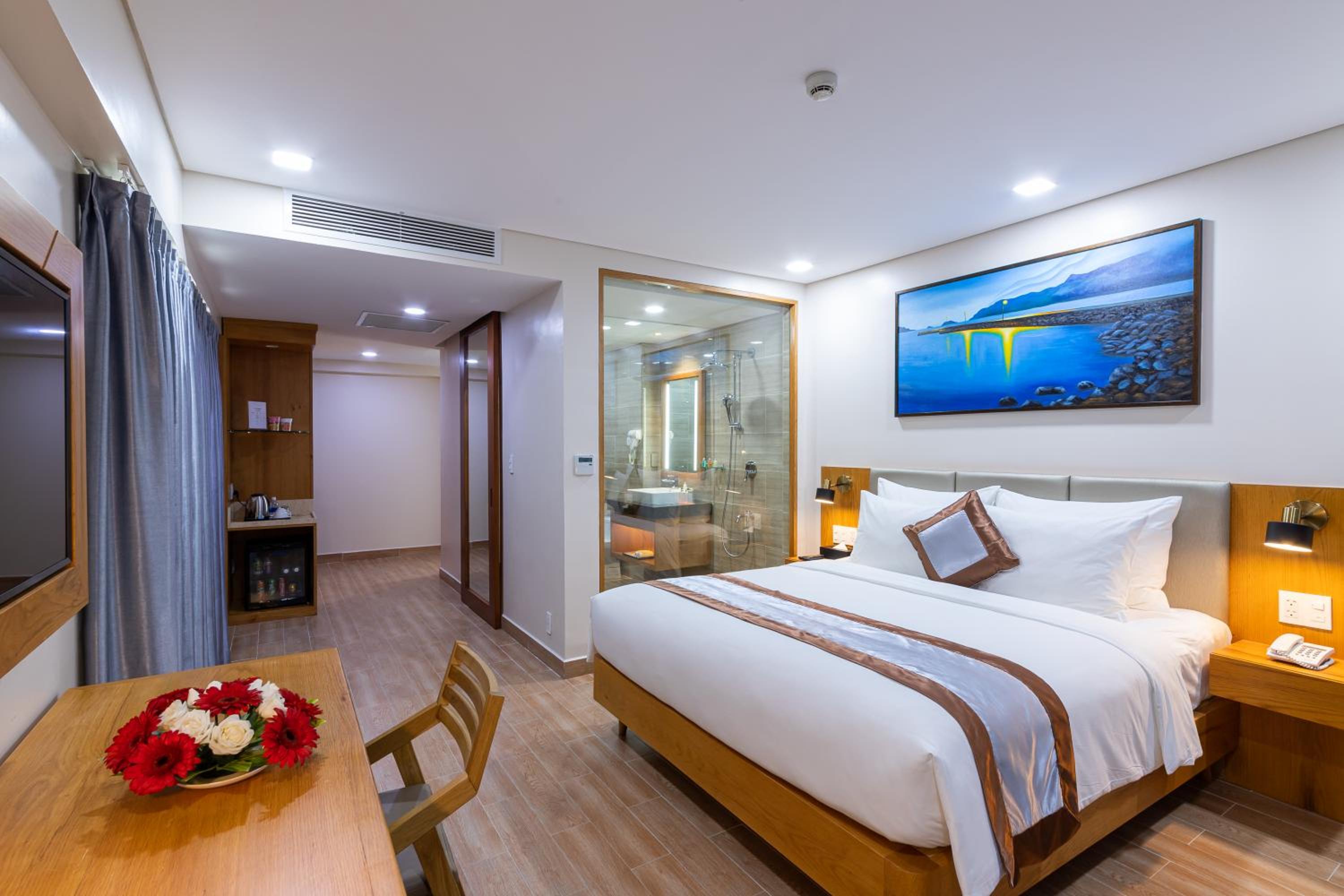 Superior King Room - Photo 3