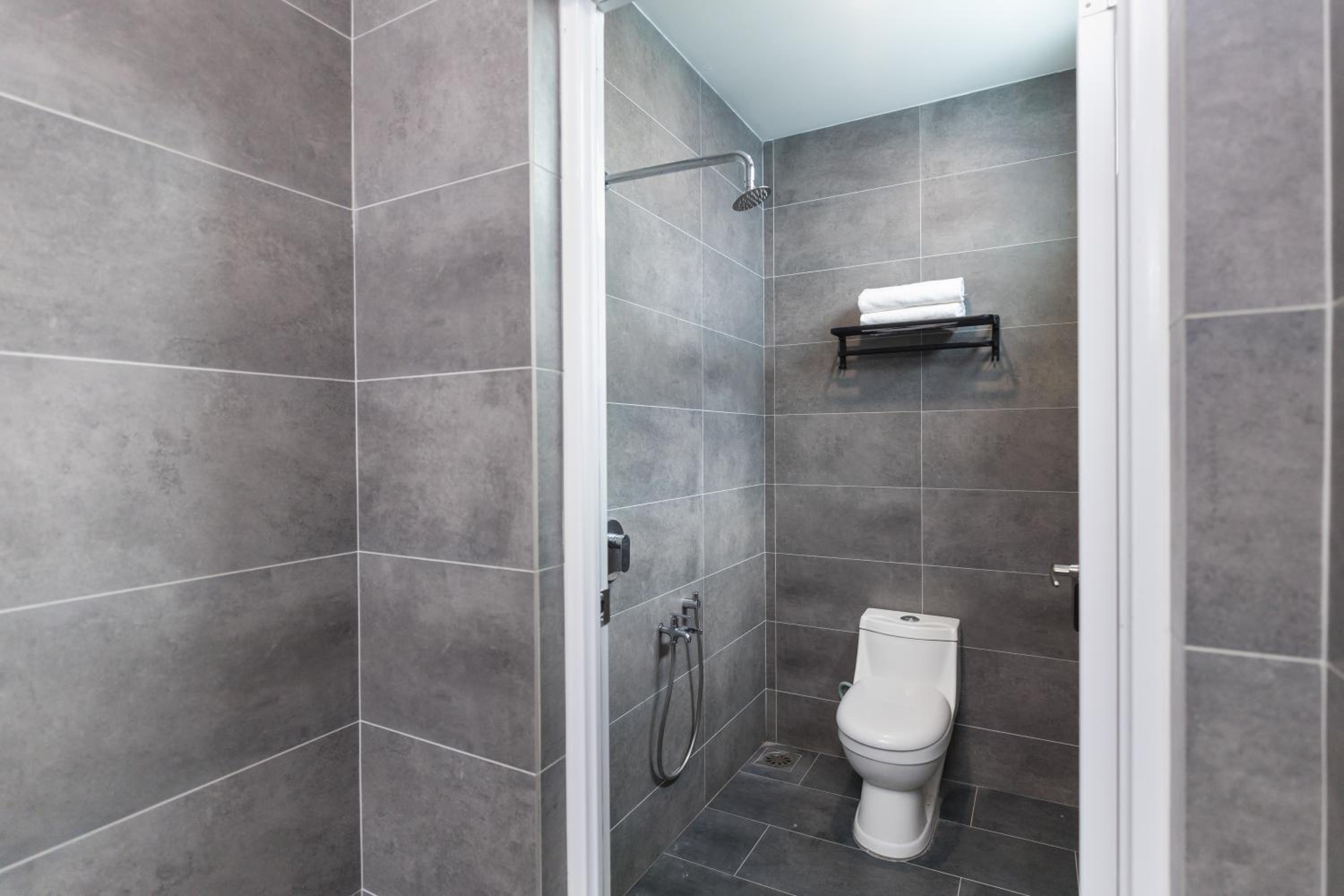Standard Double Room - Photo 8