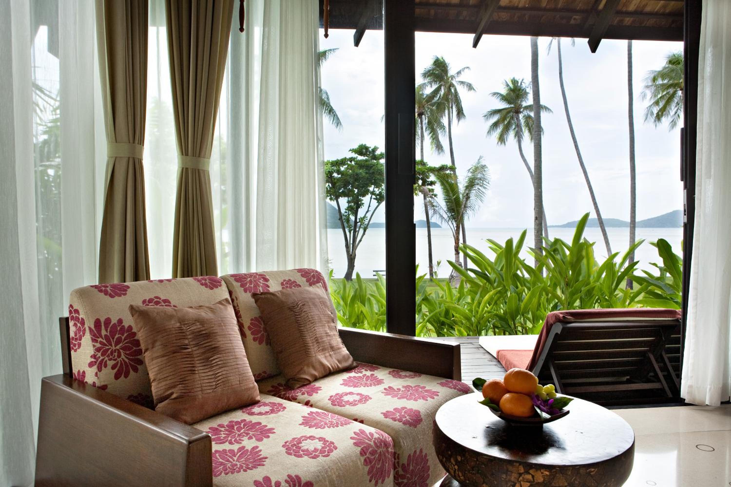 Deluxe Villa Beachfront - Photo 2