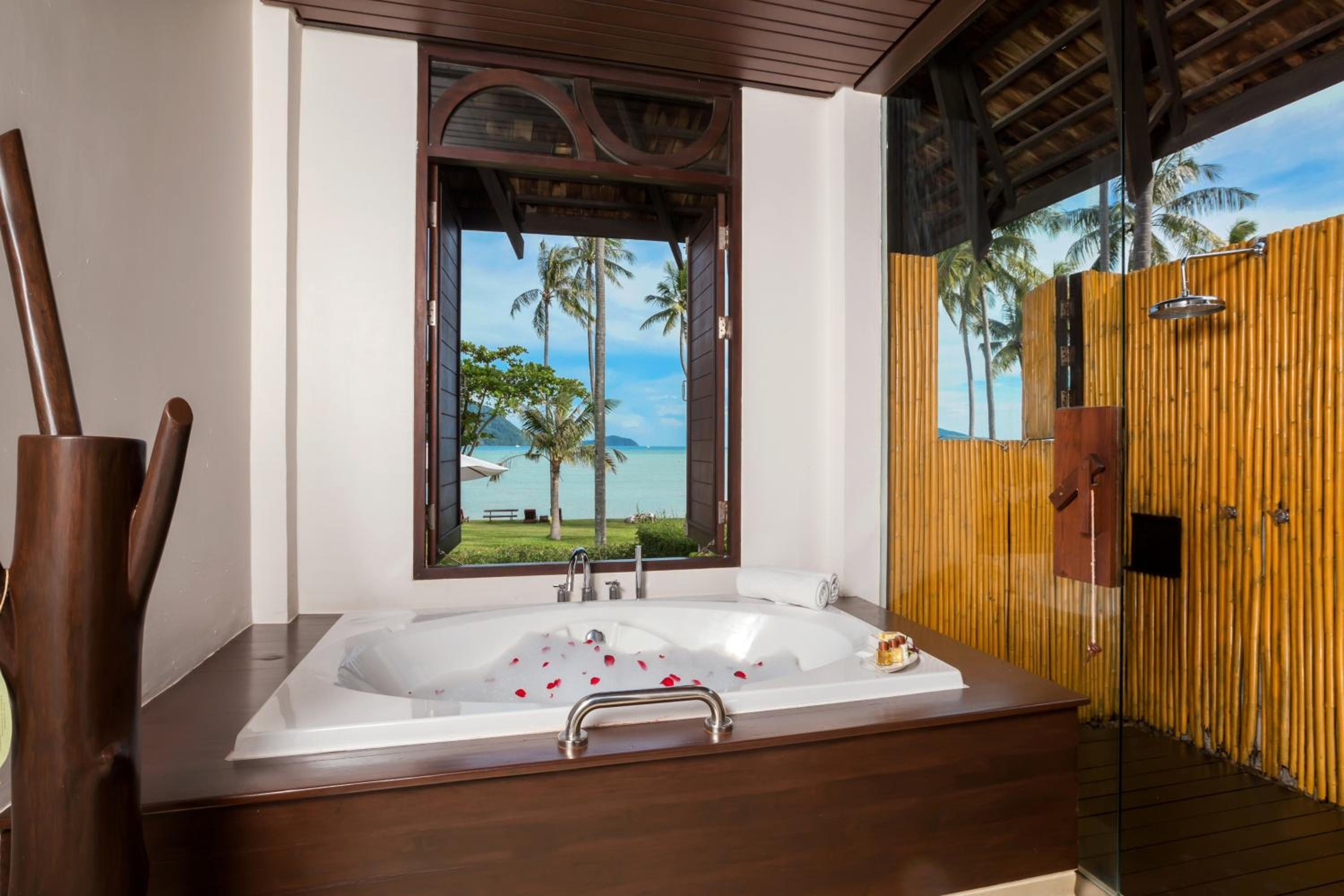Deluxe Villa Beachfront - Photo 7
