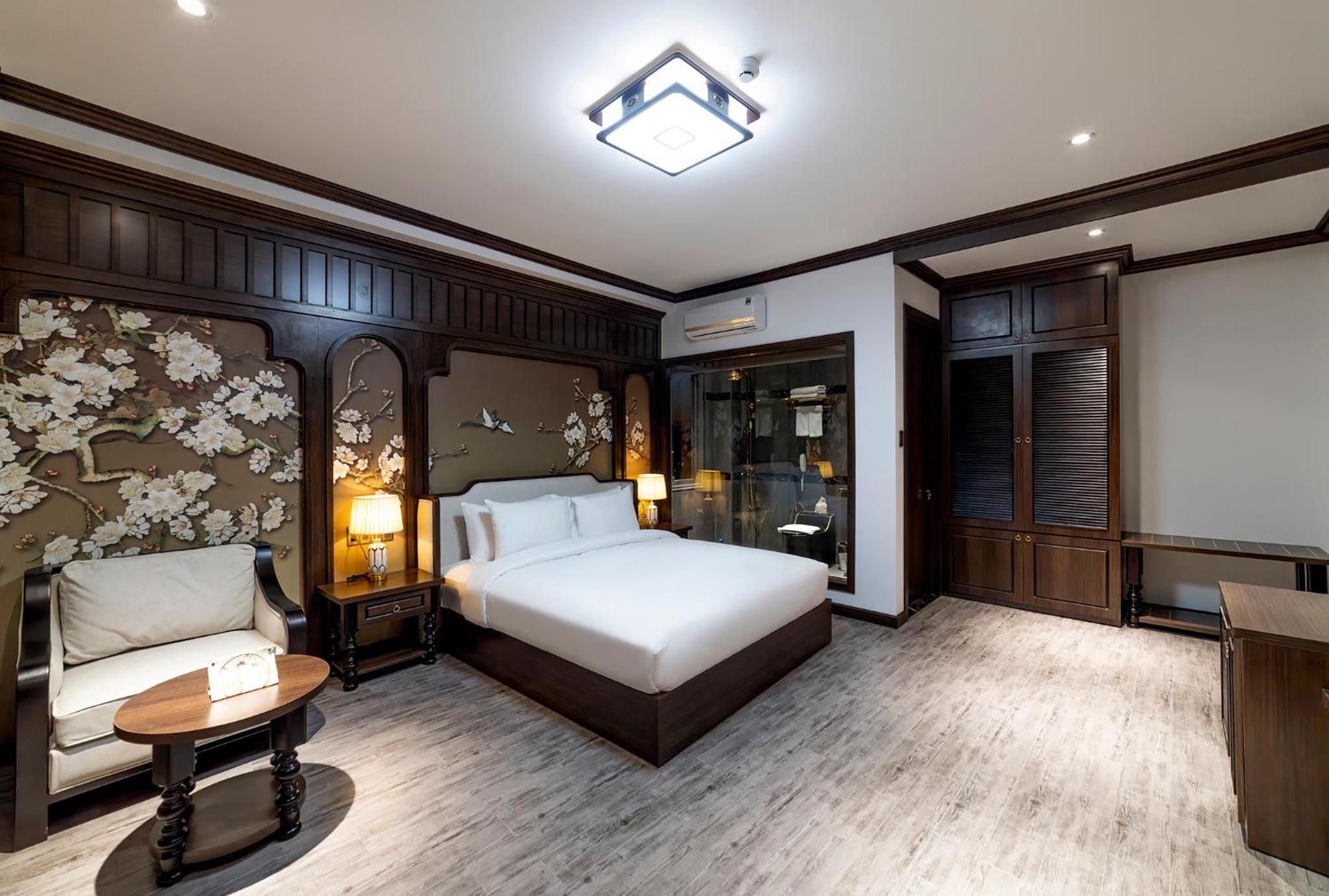 Deluxe Double Room with Balcony - Photo 3