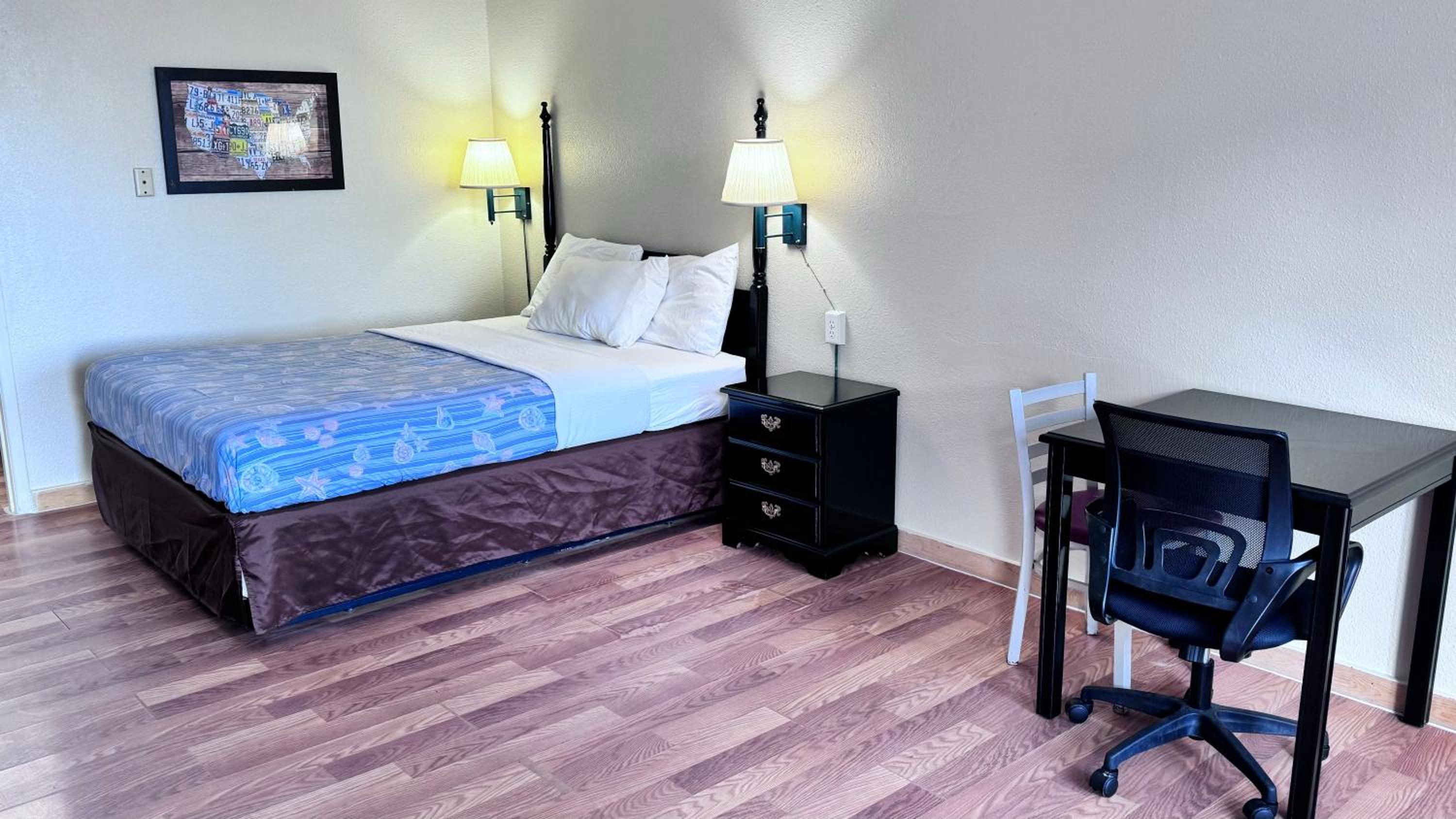 Budget Queen Room - Non Smoking - Photo 3