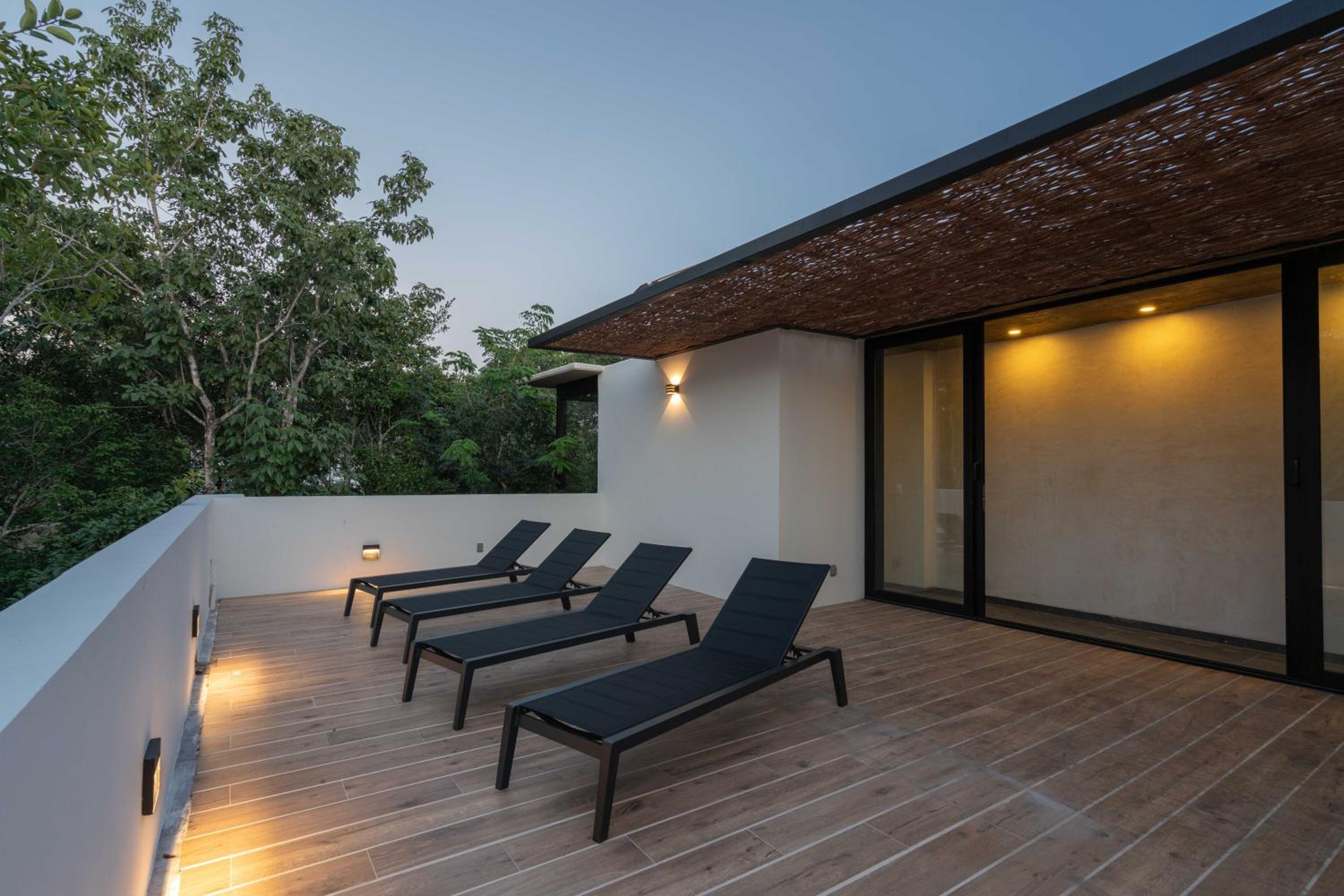 Villa - Photo 2