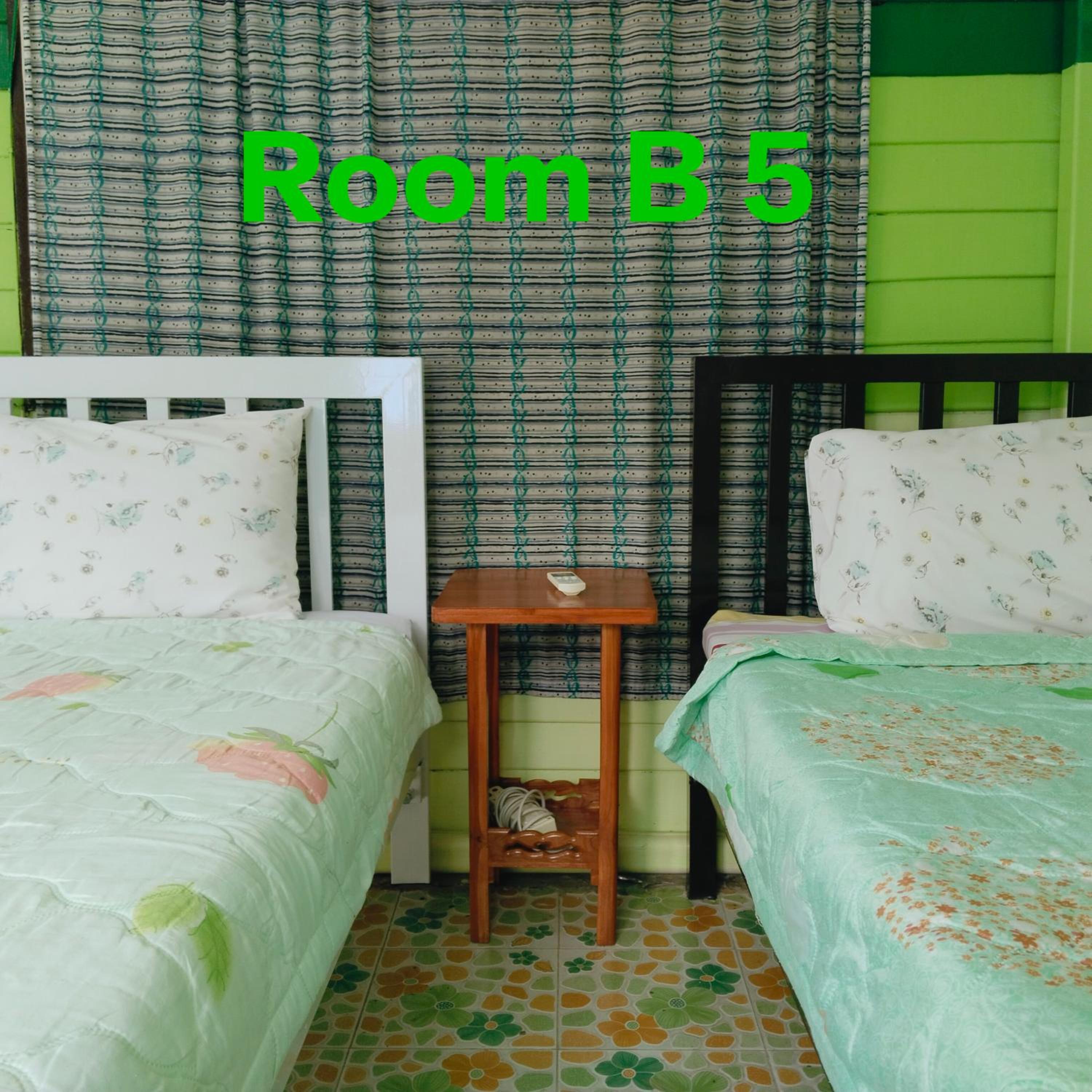 Queen Room photo 2