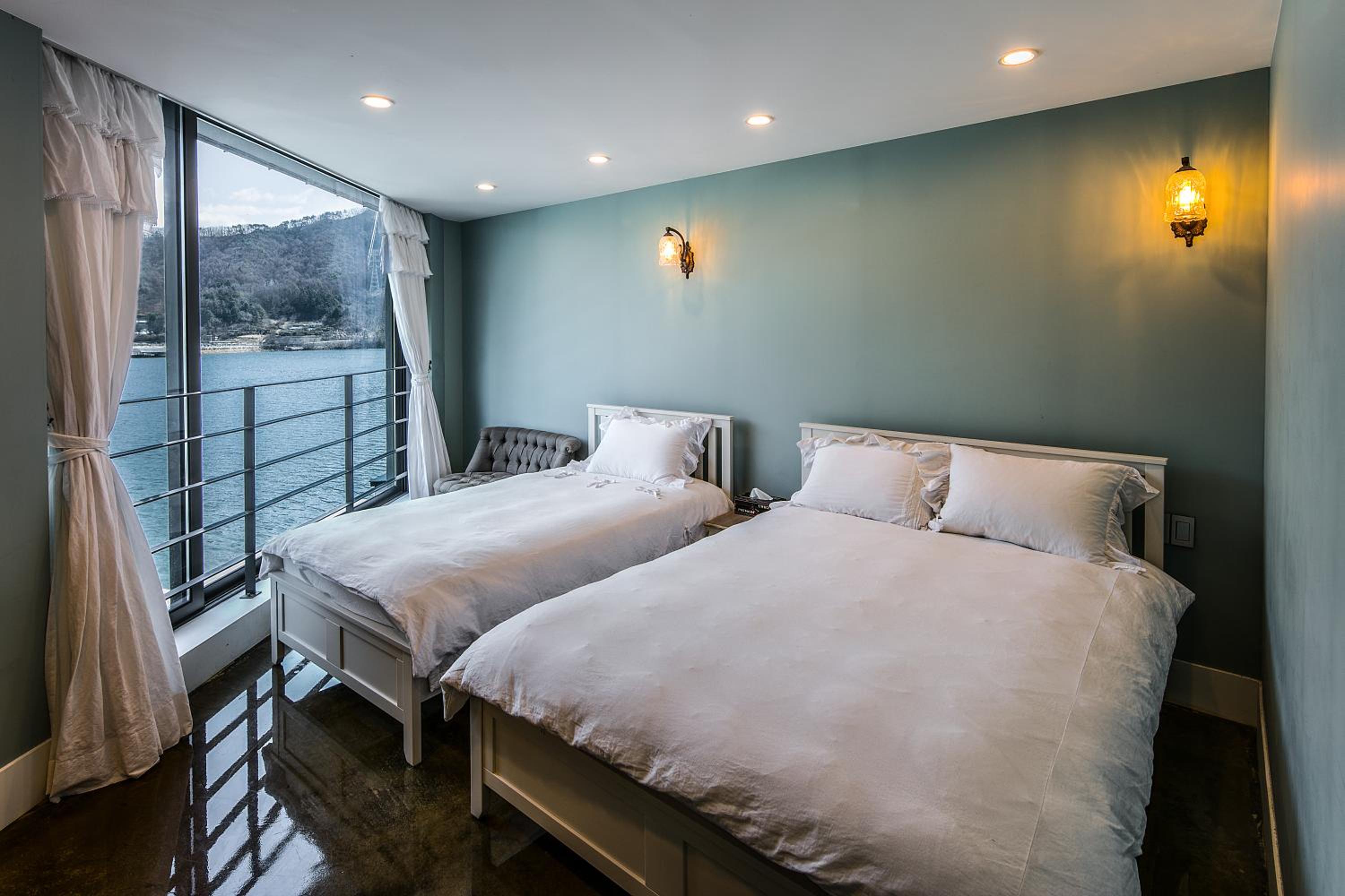 Superior Quadruple Room photo 2