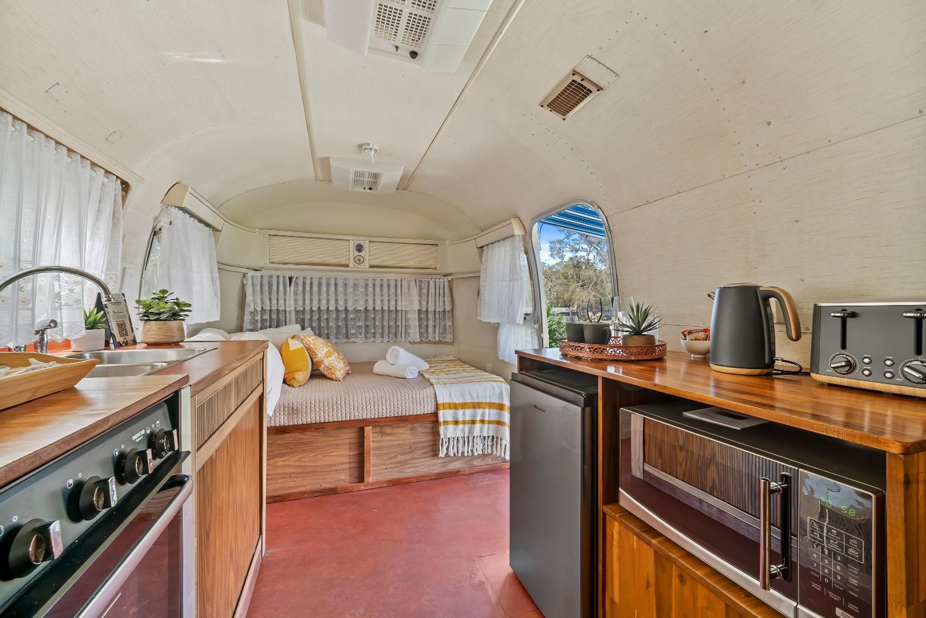 Tradewind Airstream - Caravan (Shared Toilet) photo 3