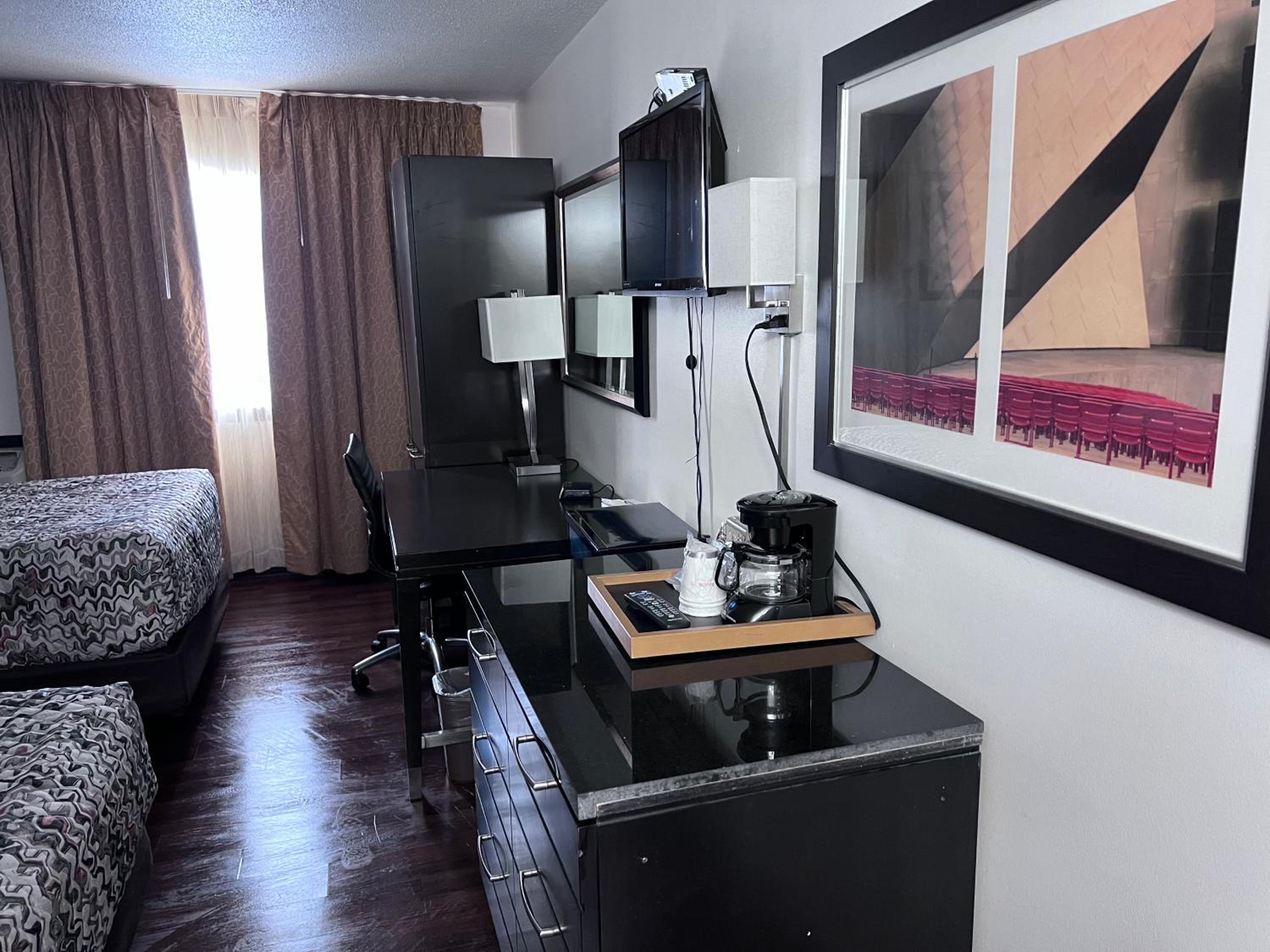 Double Room with Two Double Beds - Photo 3