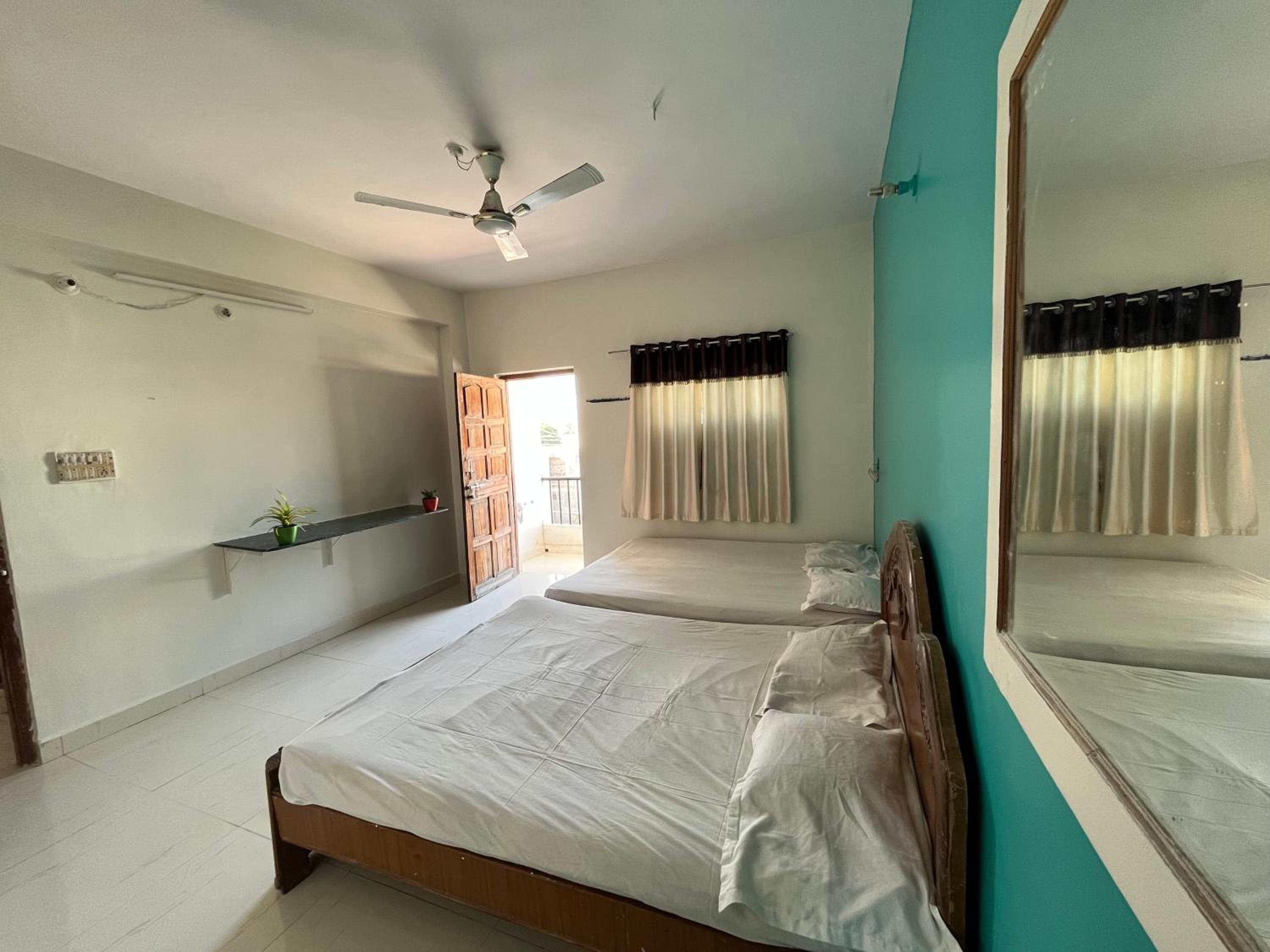 Family Room NON AC with 3 Double Bed photo 3