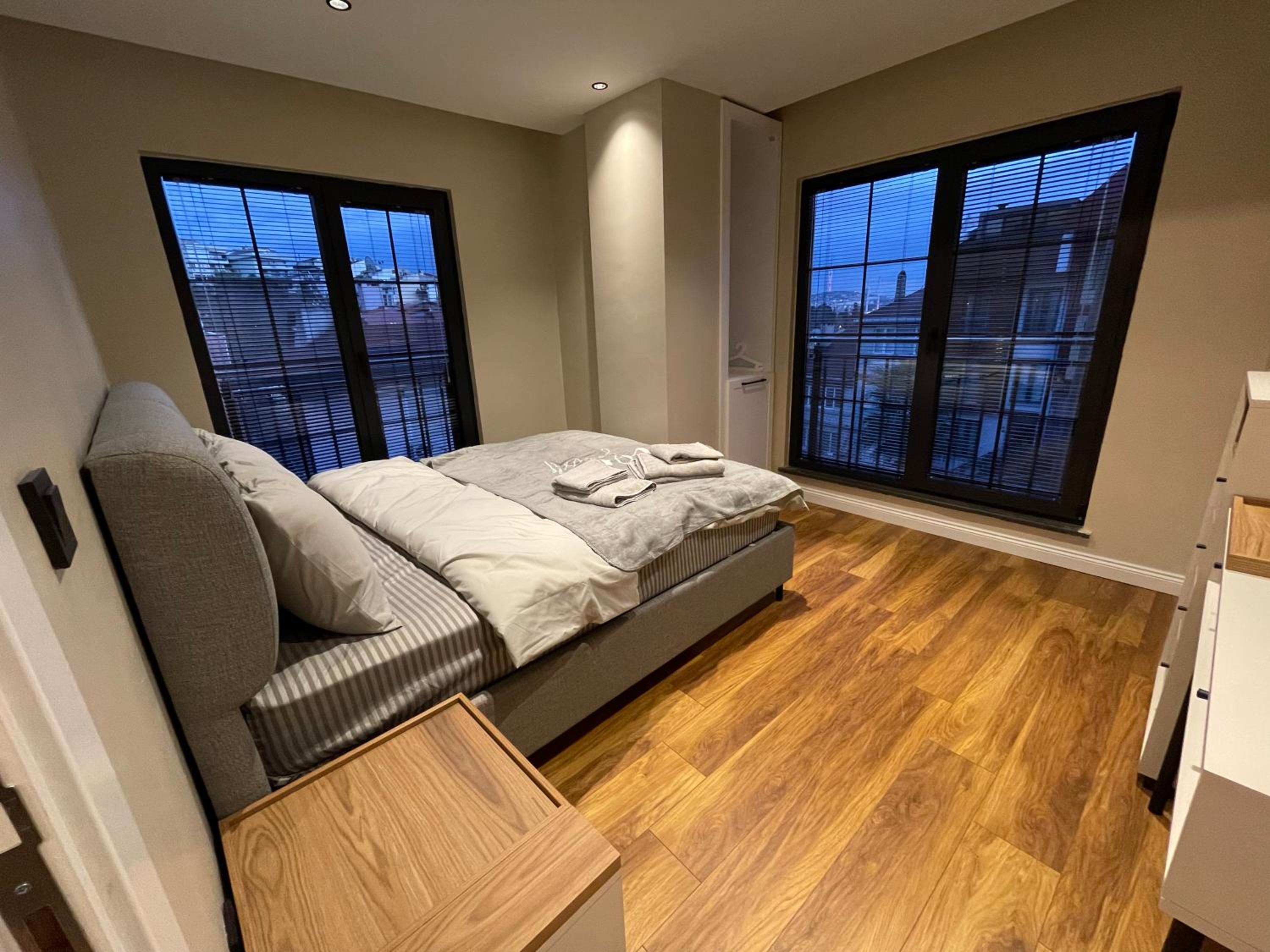One-Bedroom Apartment photo 2
