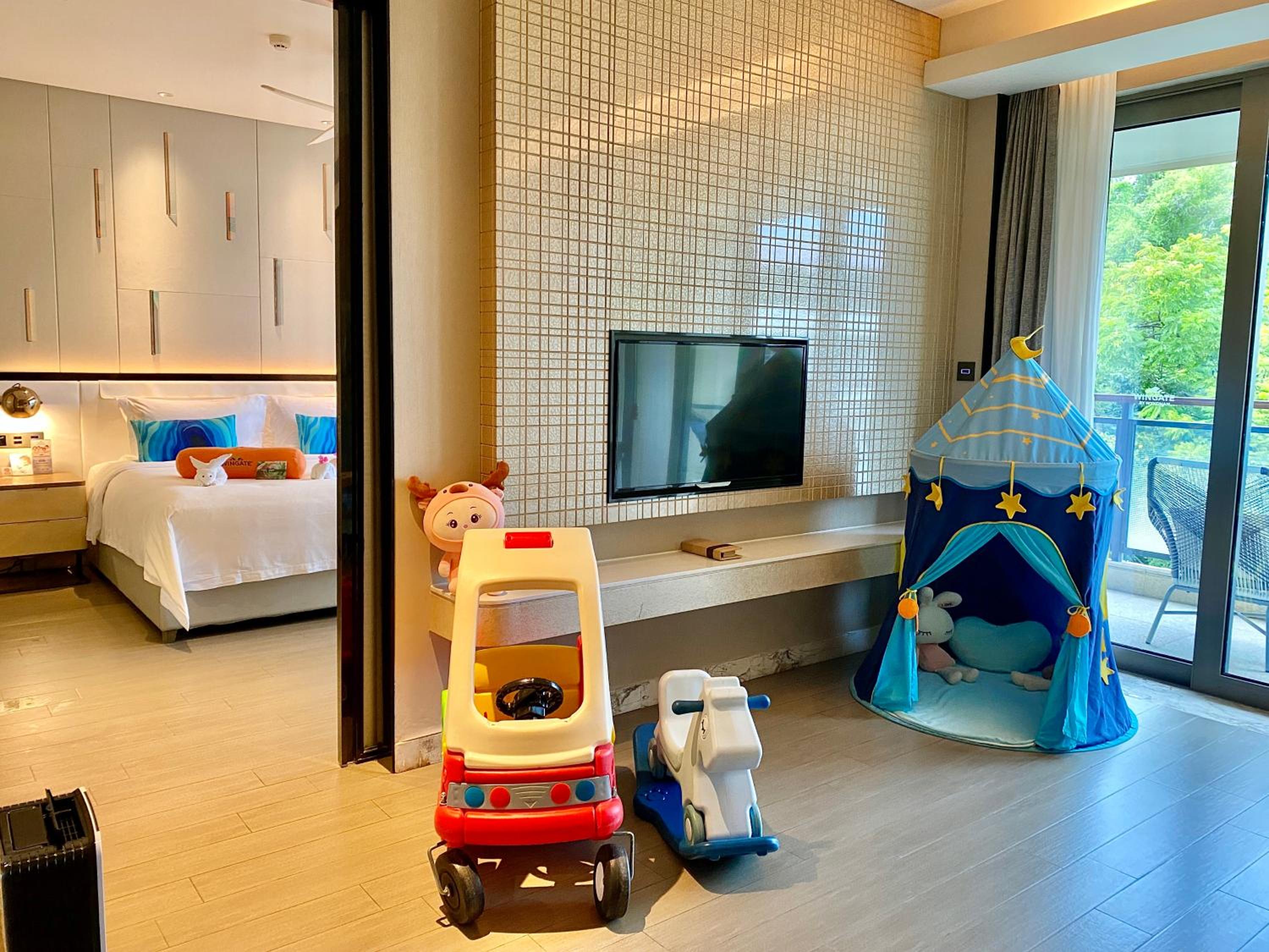 Family Suite 1 King Bed + 1 Bunk Beds