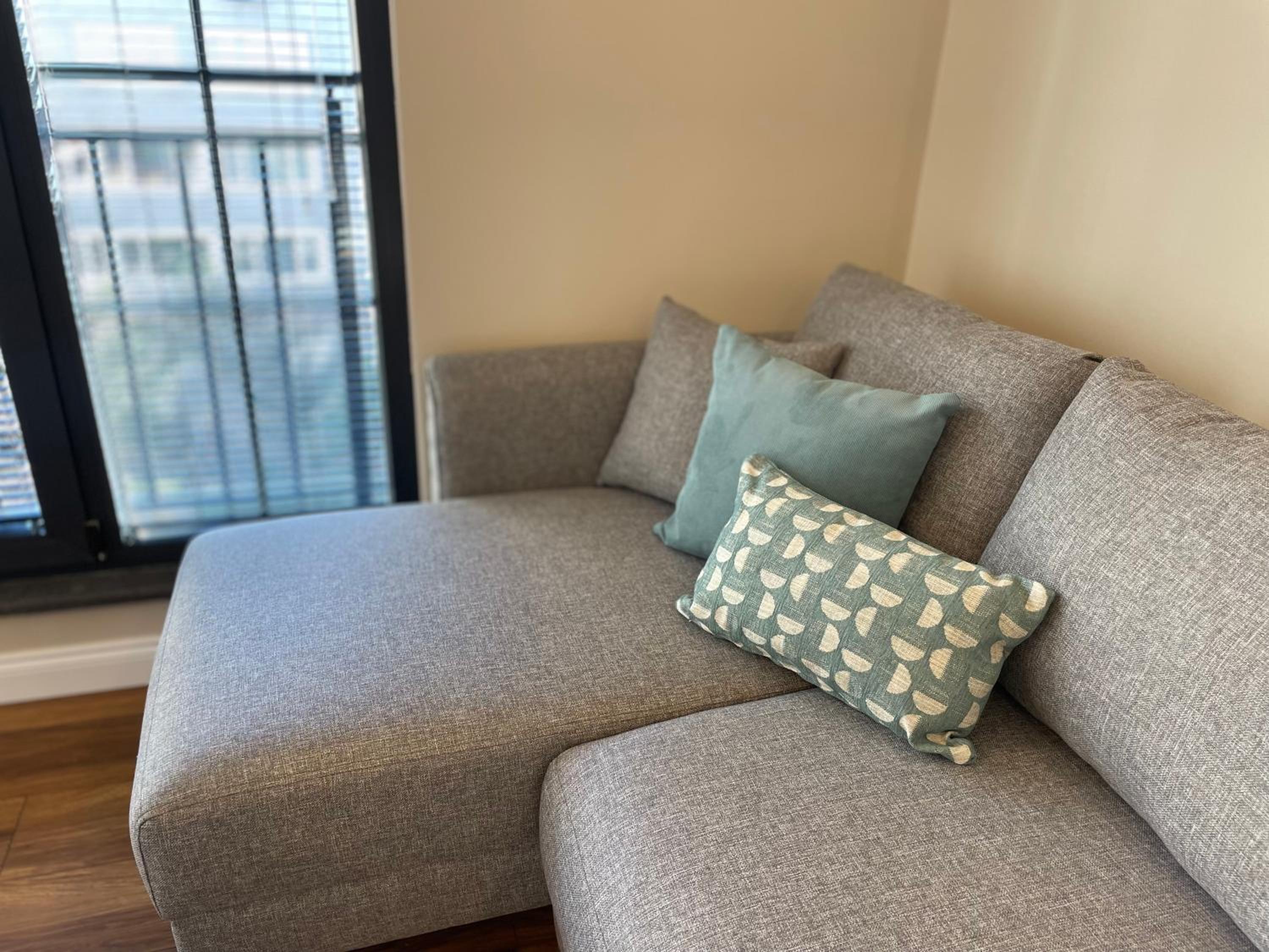 One-Bedroom Apartment photo 1