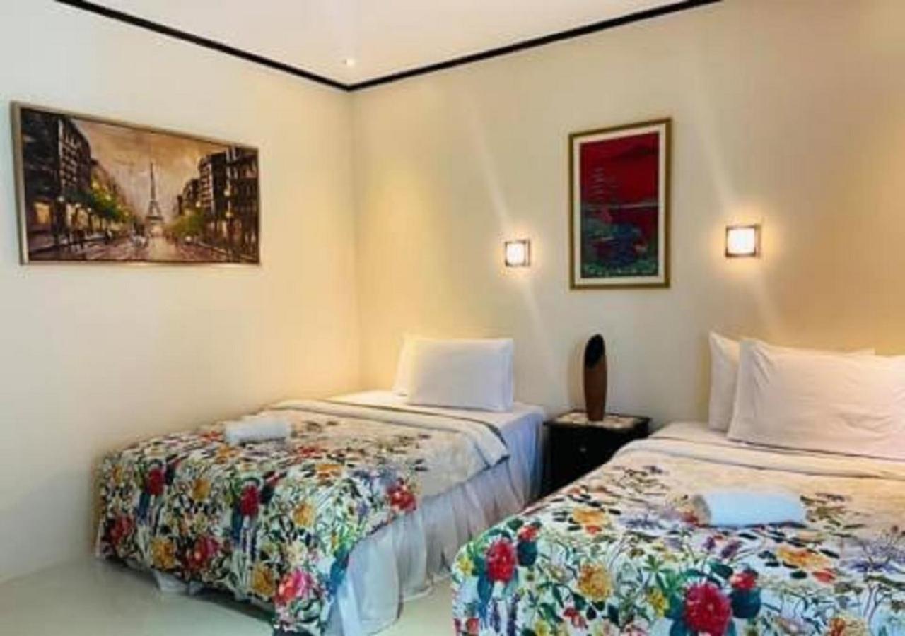 Deluxe Twin Room with Sea View - Photo 10