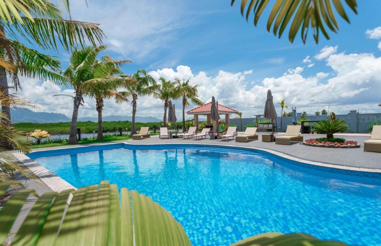 Seven Bedroom Riverfront Villa 67