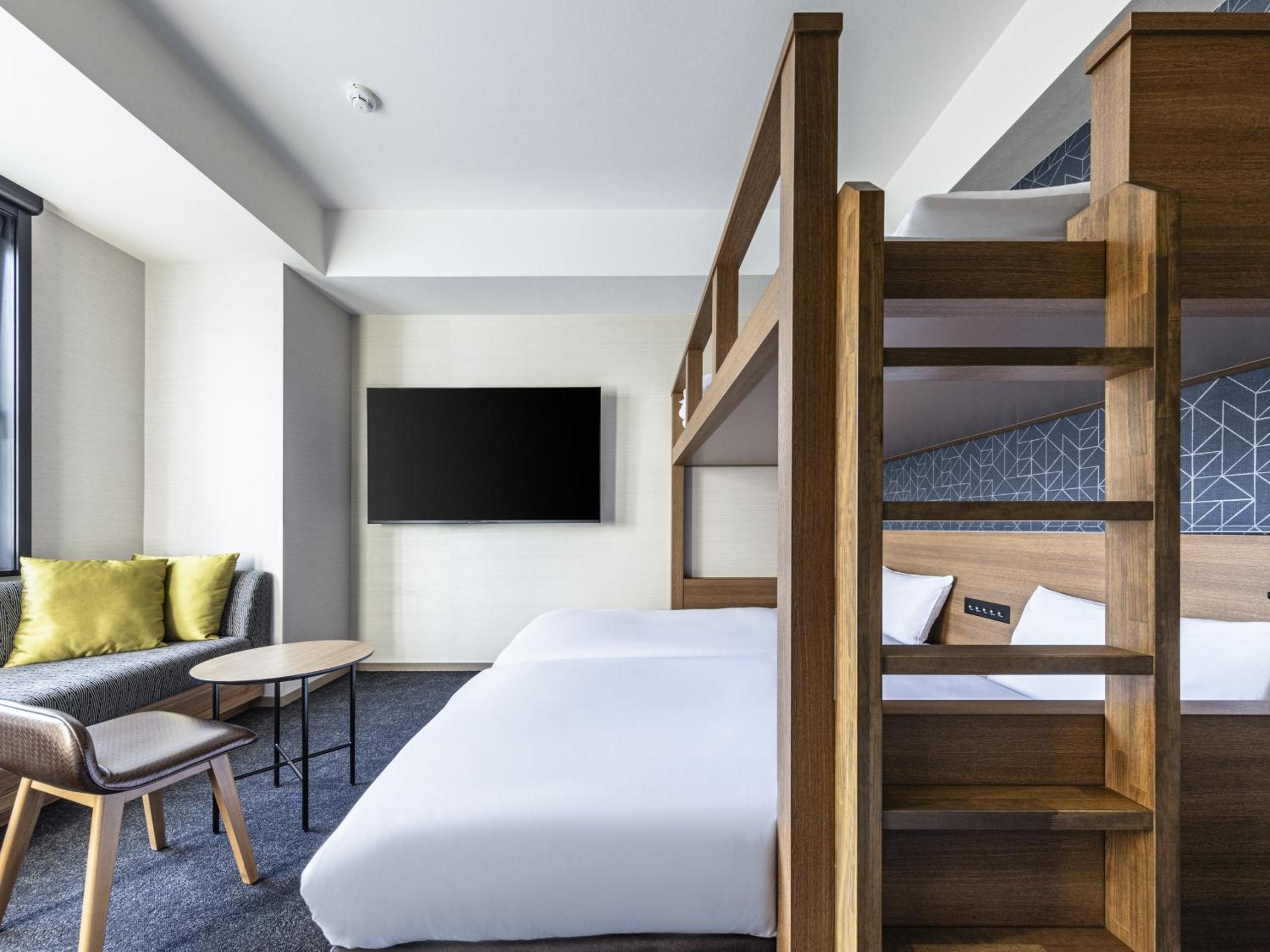 Special Bunk Bed Room (2 Single Beds + 1 Bunk Bed) - Non-Smoking photo 3