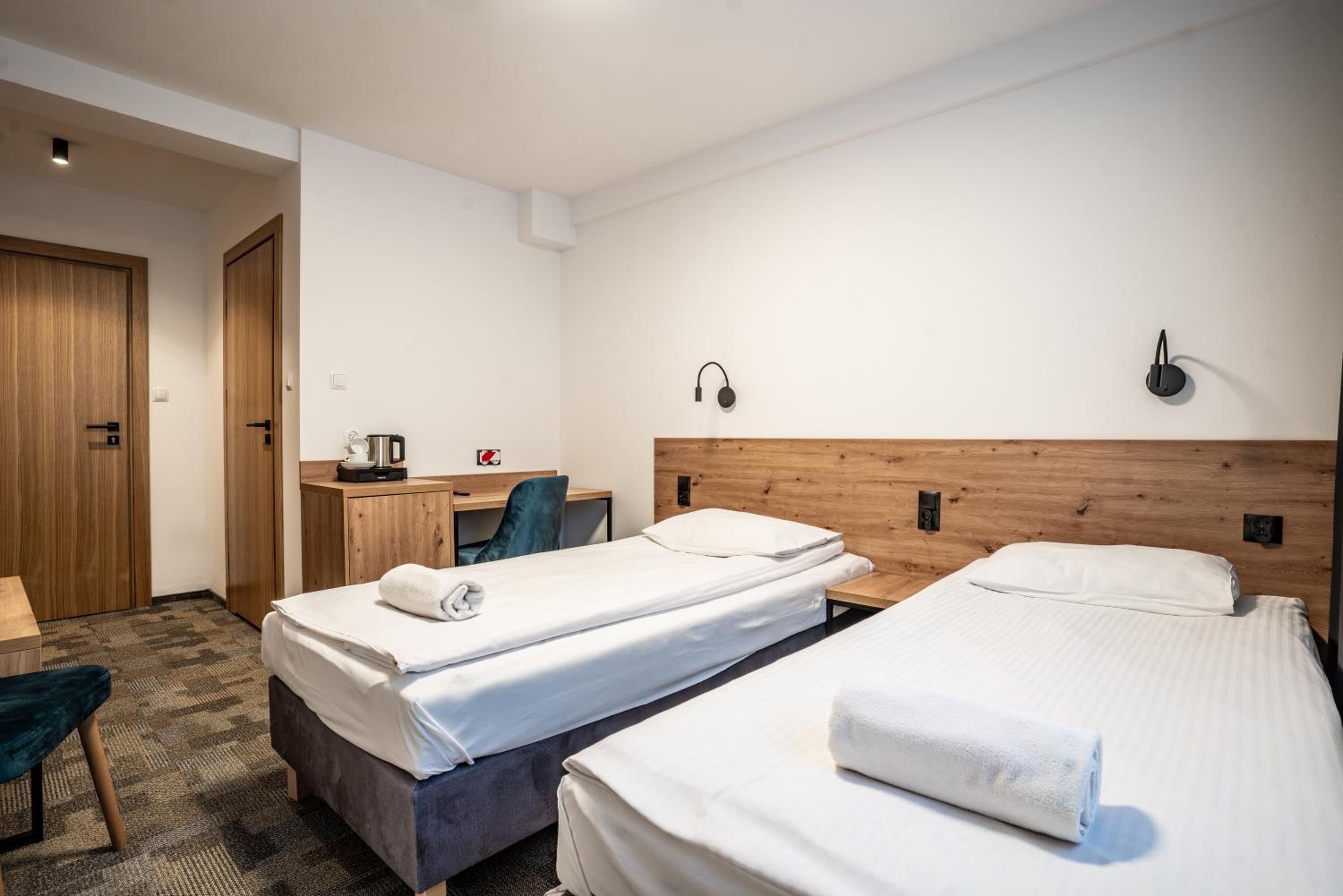 Economy Twin Room photo 3