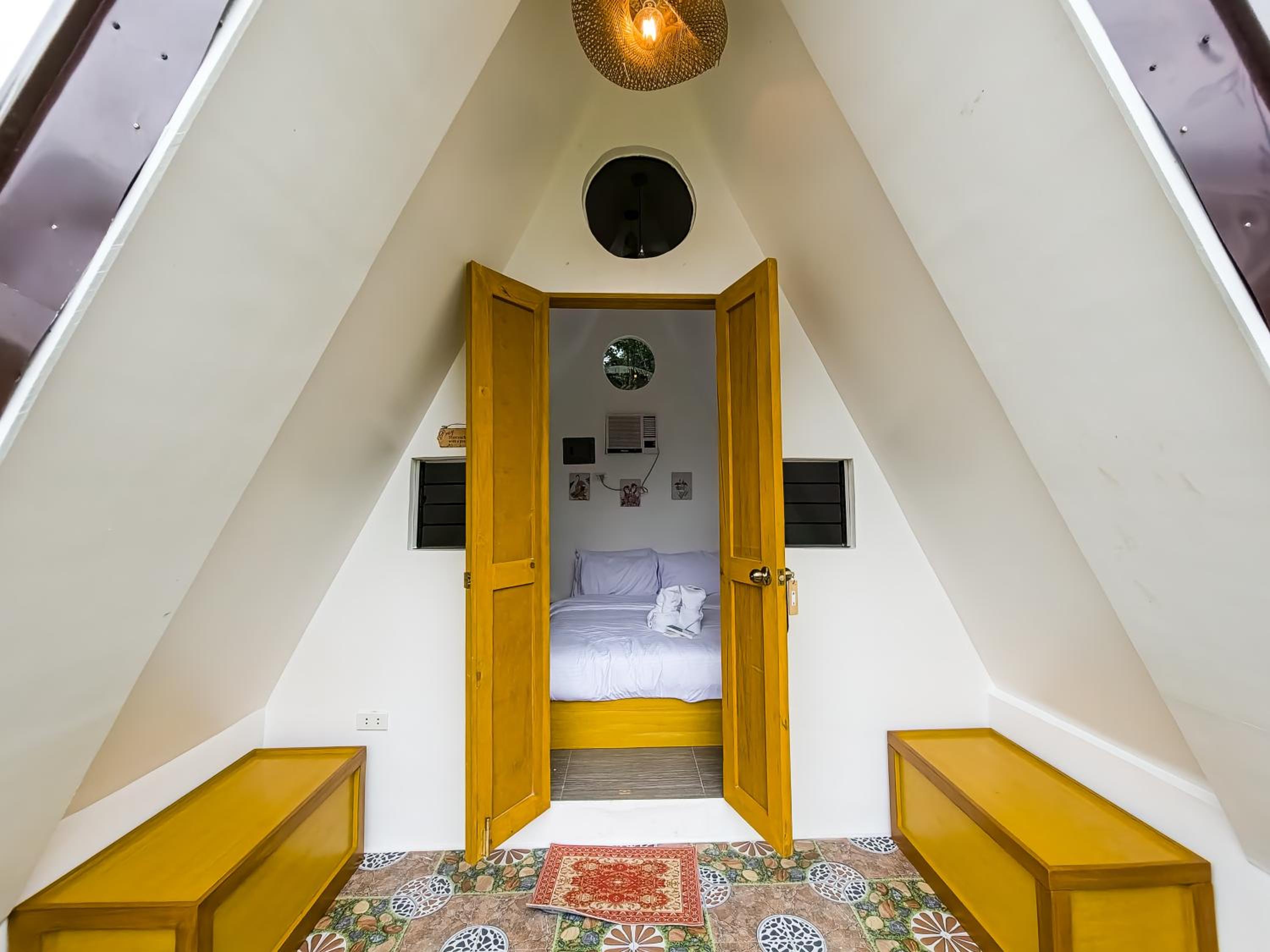Deluxe Double Room with Bath - Photo 1