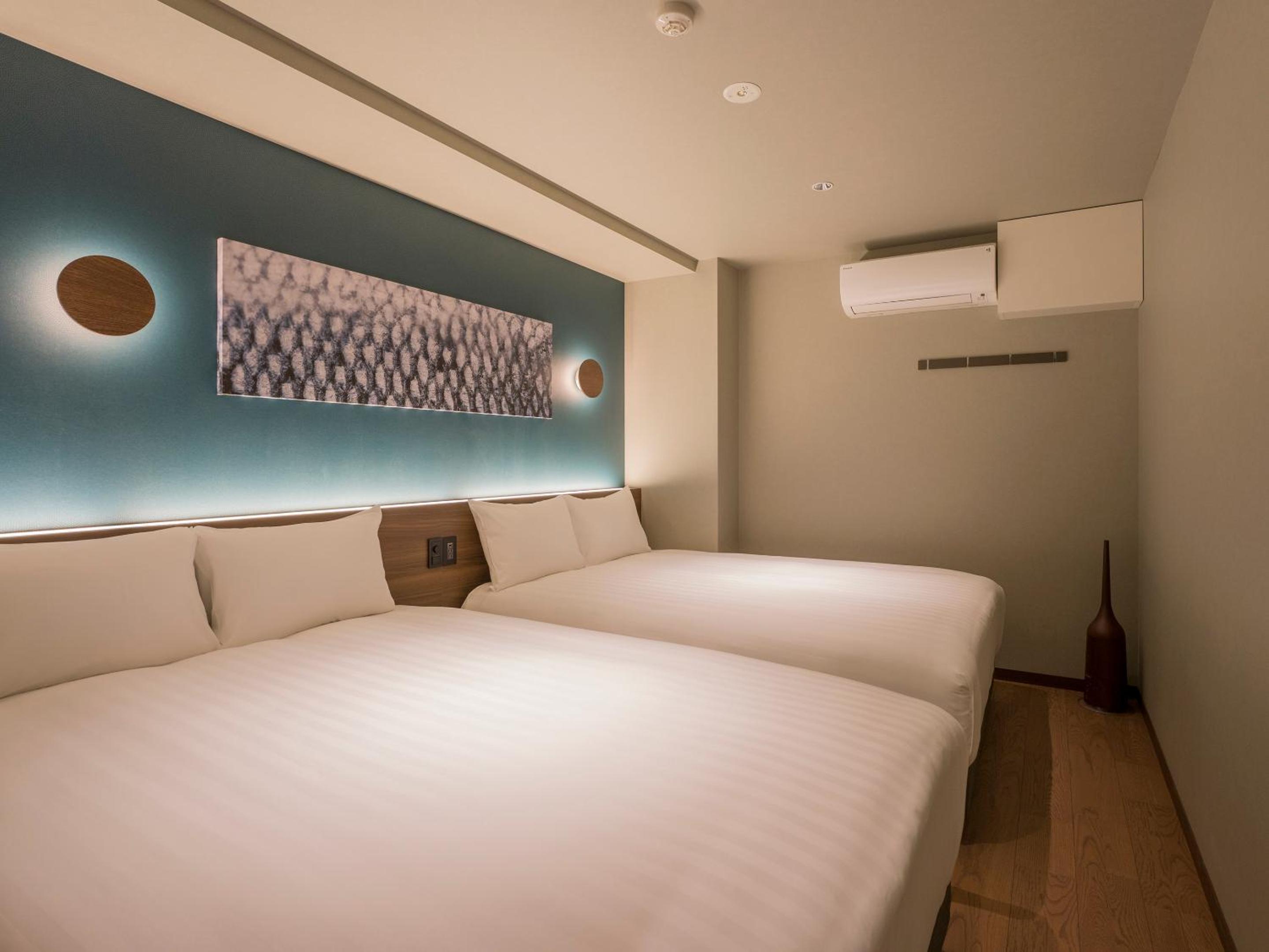 Two Double Bed with Sofa - Photo 20