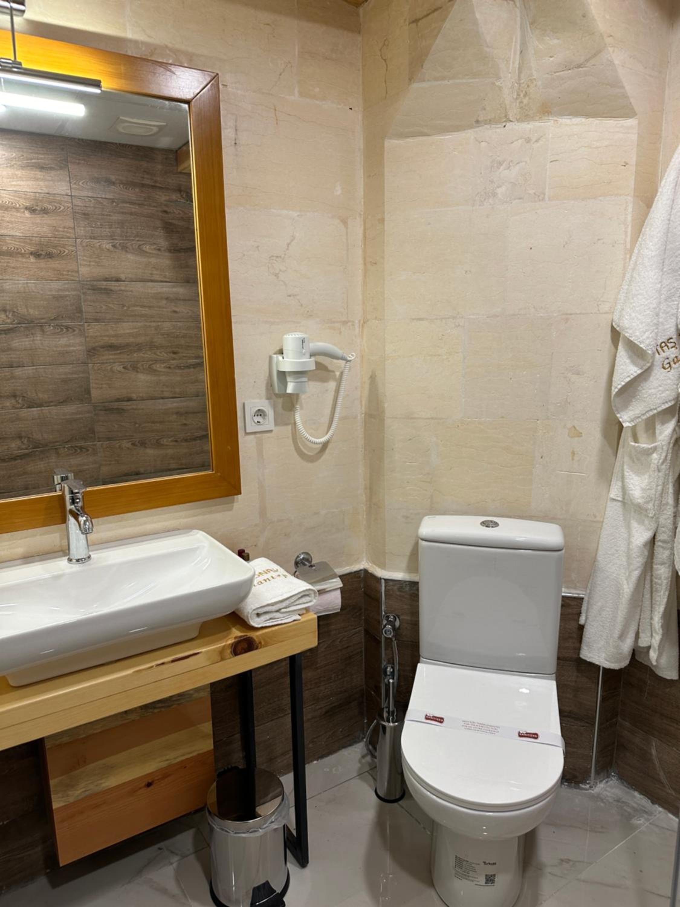 Economy Room - Photo 15