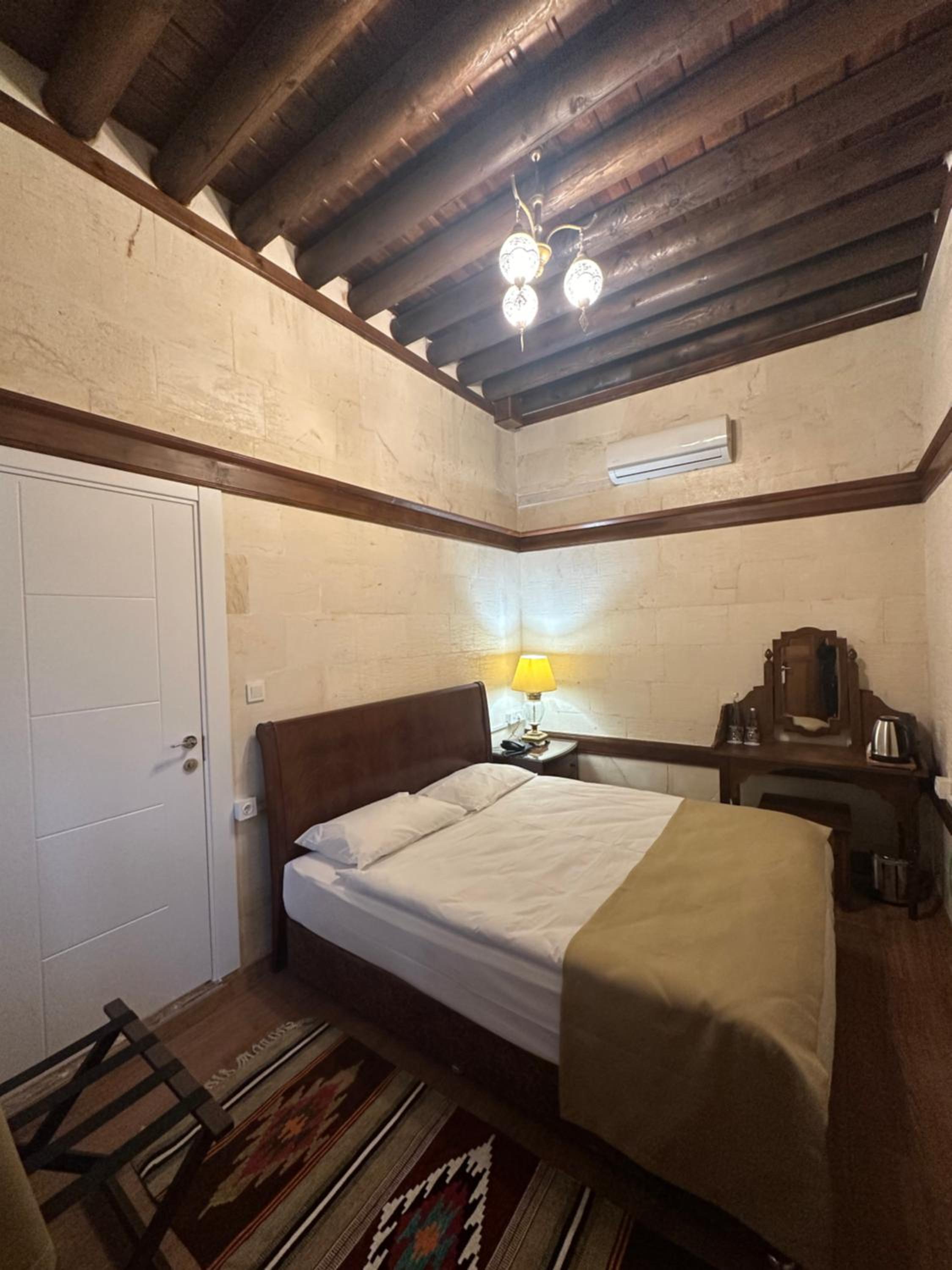 Economy Room - Photo 13