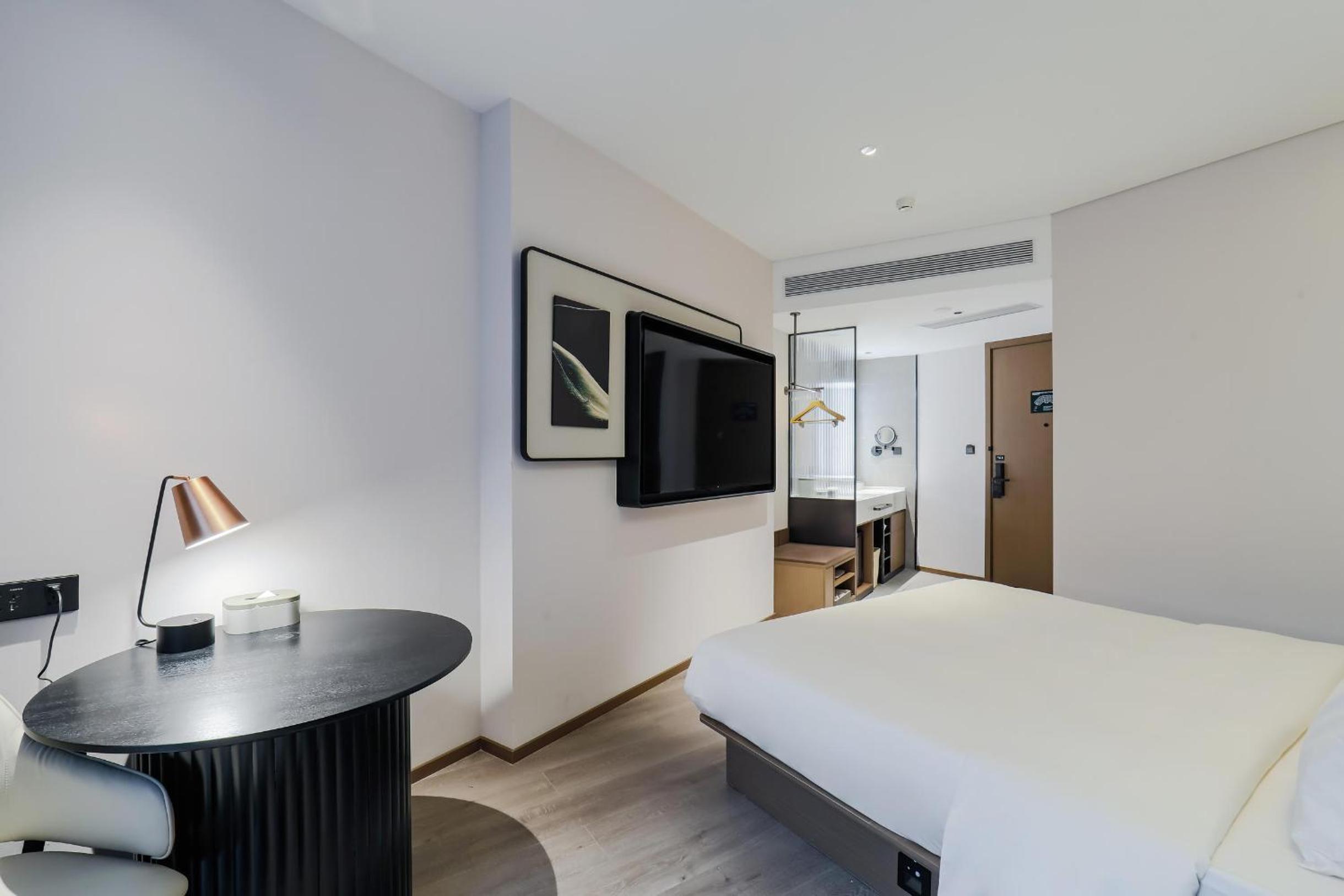 Elegant King Room photo 1