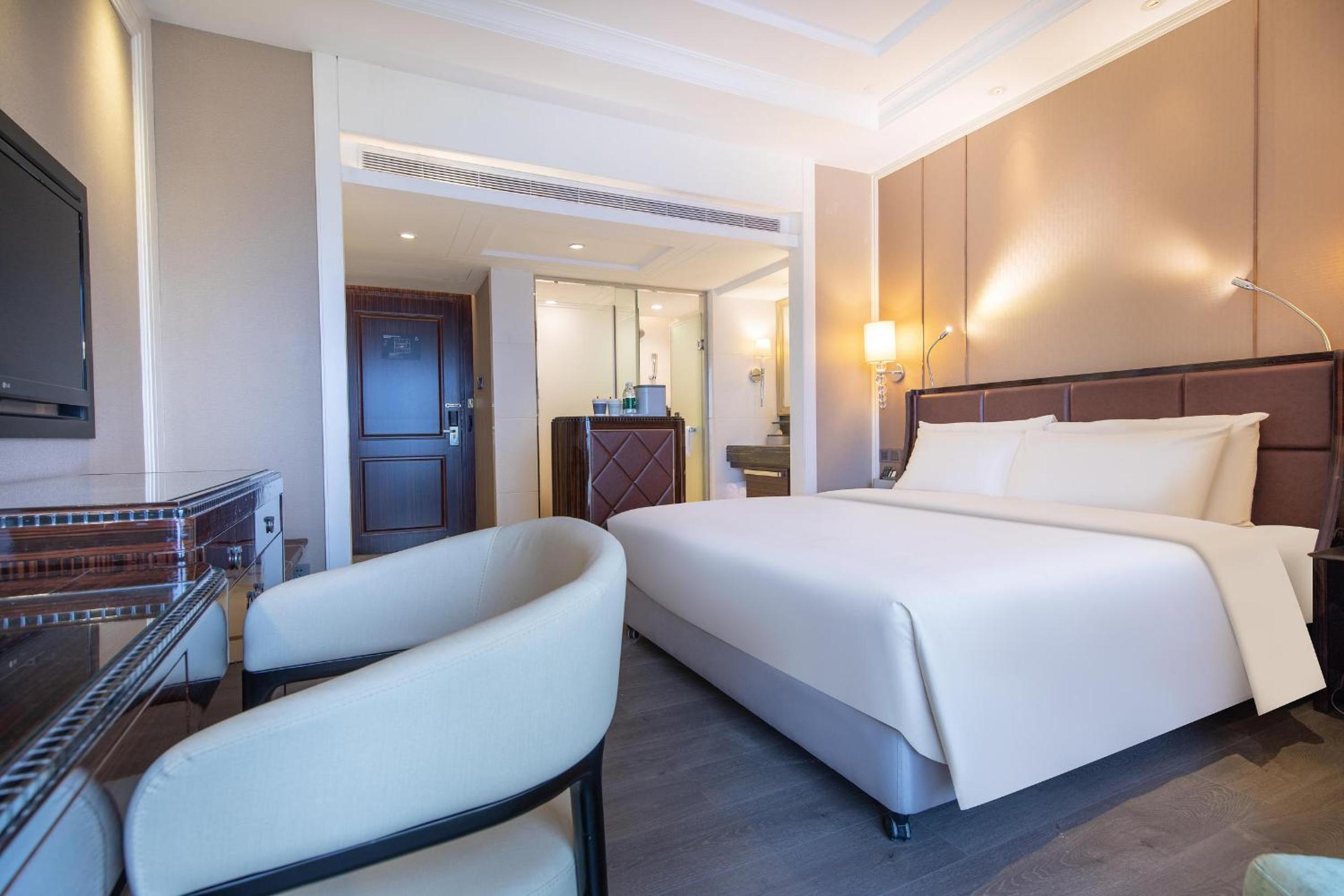 Elegant King Room photo 1
