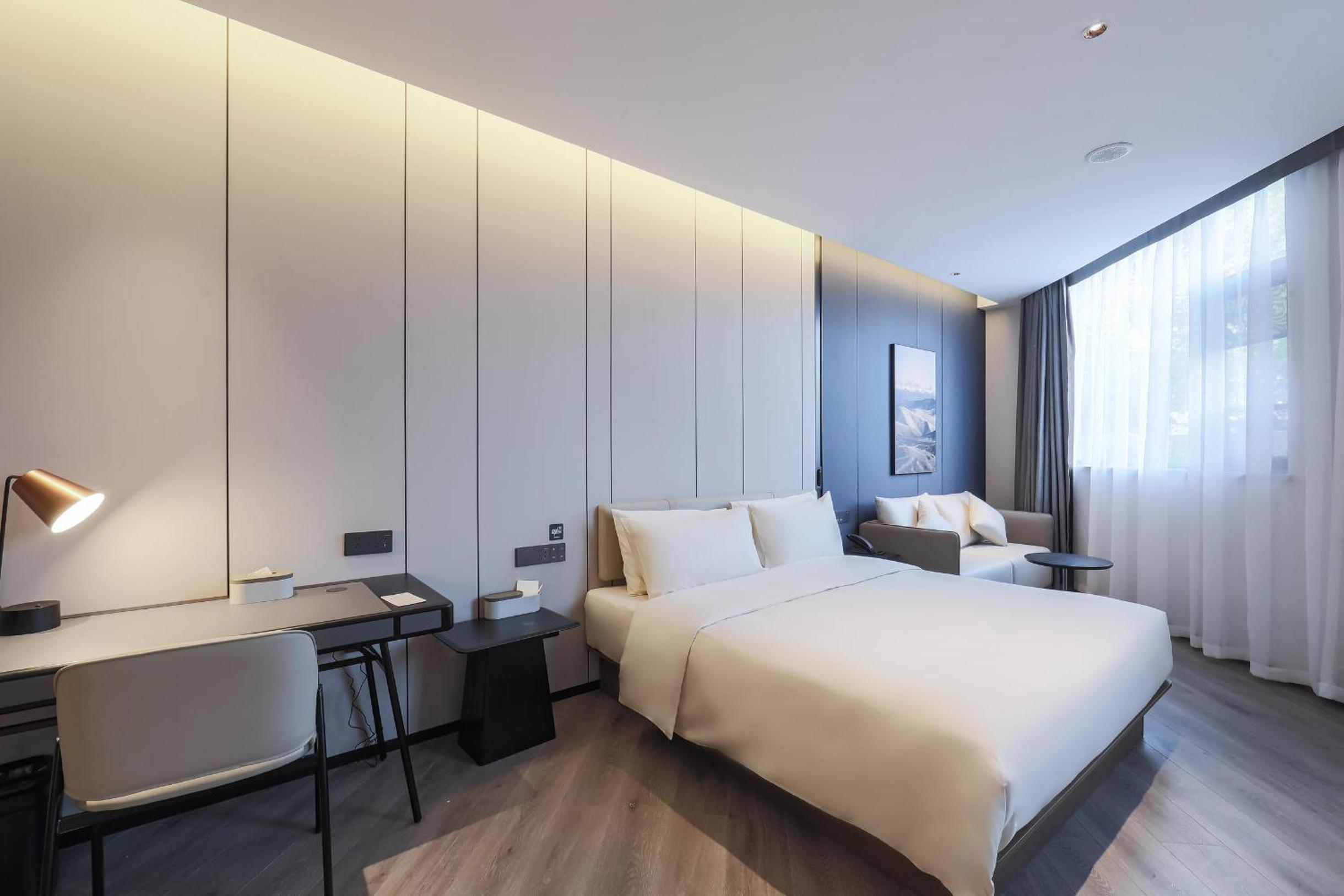 Elegant King Room photo 2