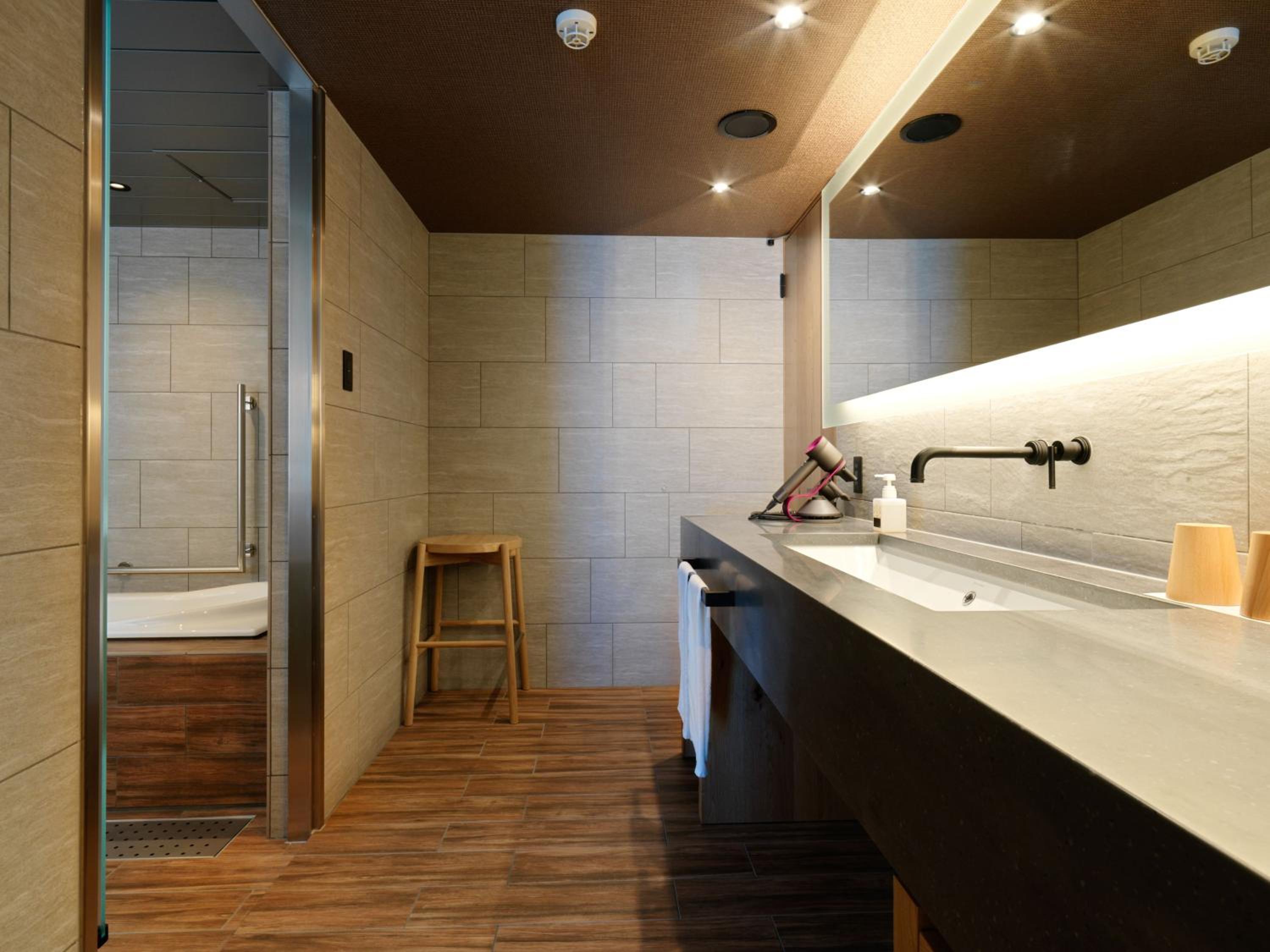 Deluxe Room with Tatami Area-Lake View-Wings BLD - Non-Smoking - Buffet Breakfast + Buffet Dinner Included - Photo 7