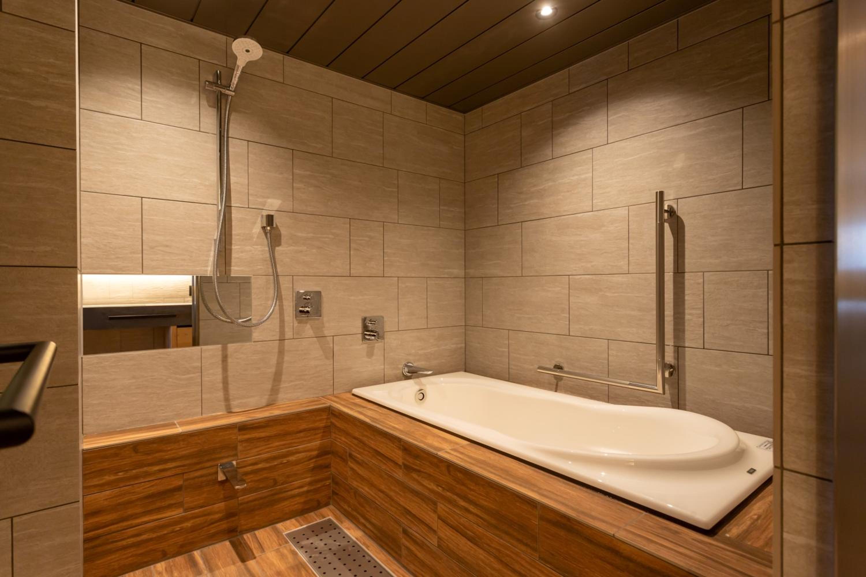 Deluxe Room with Tatami Area-Lake View-Wings BLD - Non-Smoking - Buffet Breakfast + Buffet Dinner Included - Photo 6