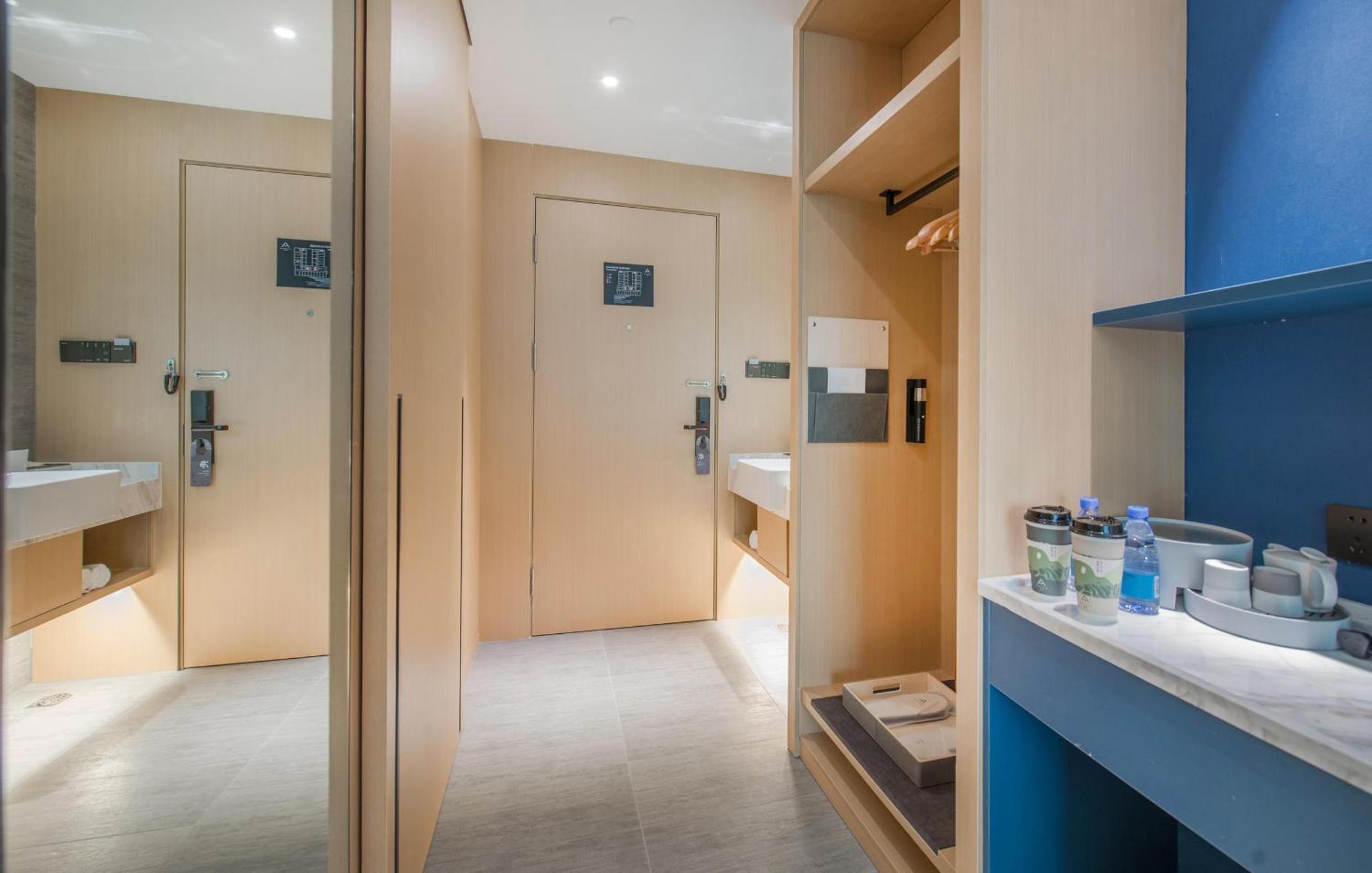 Elegant Twin Room  photo 1