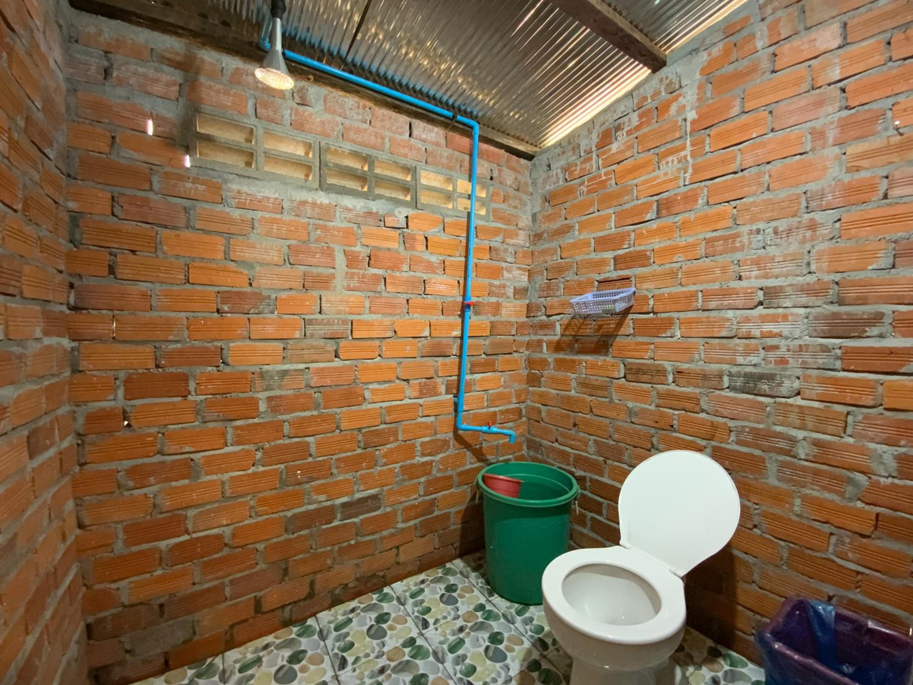 Family Room with Bathroom photo 2