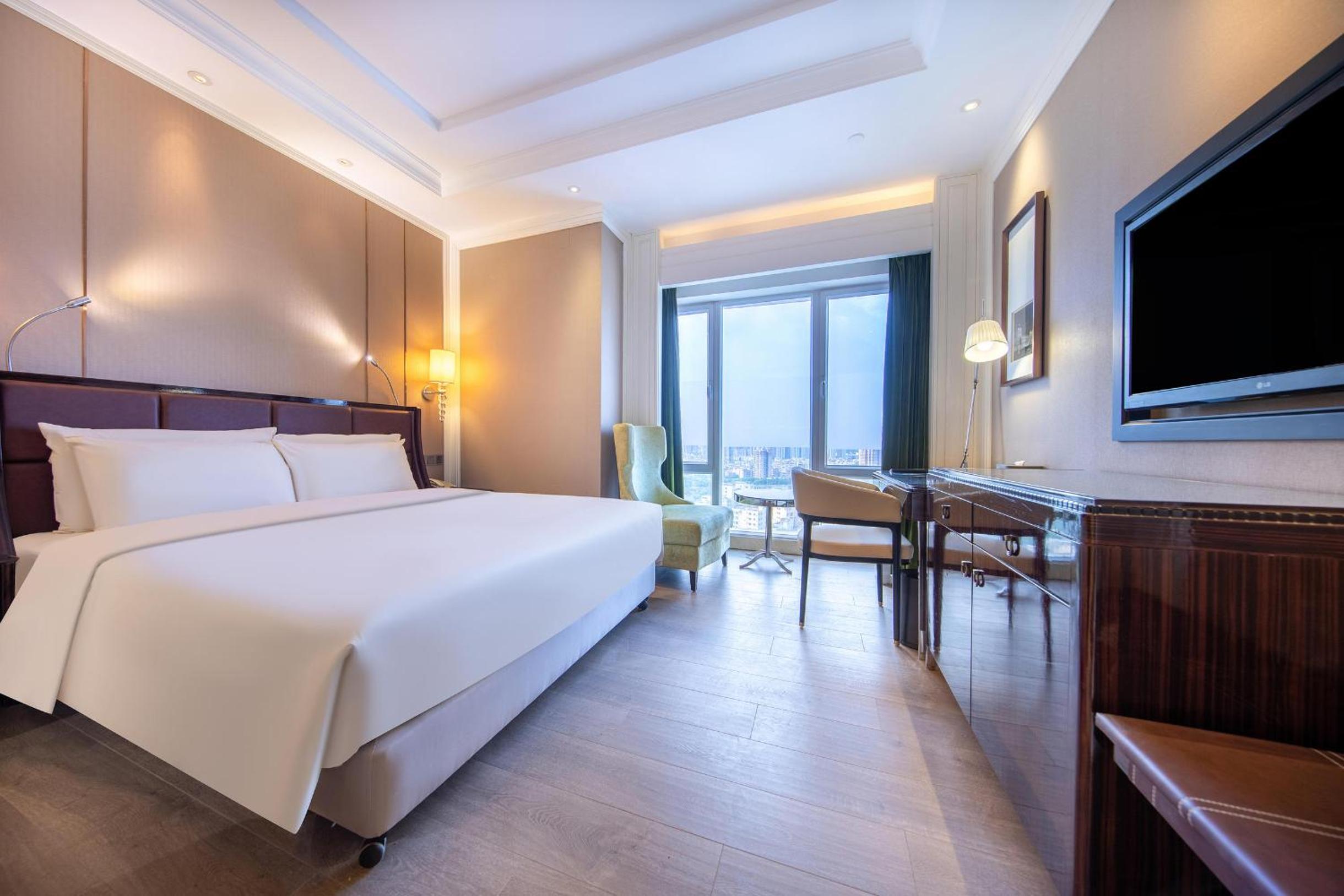 Elegant King Room photo 2