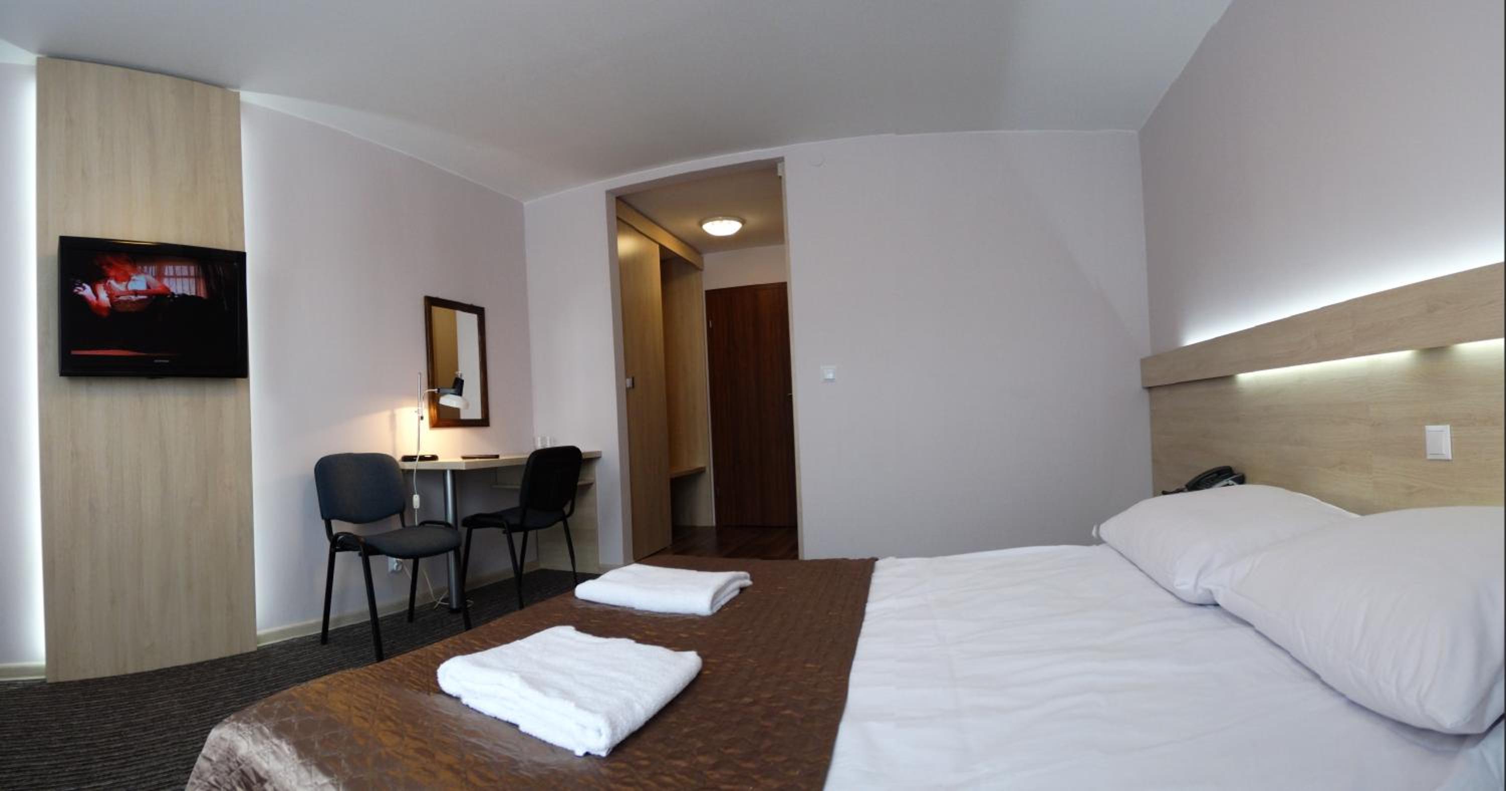 Double Room - Photo 2