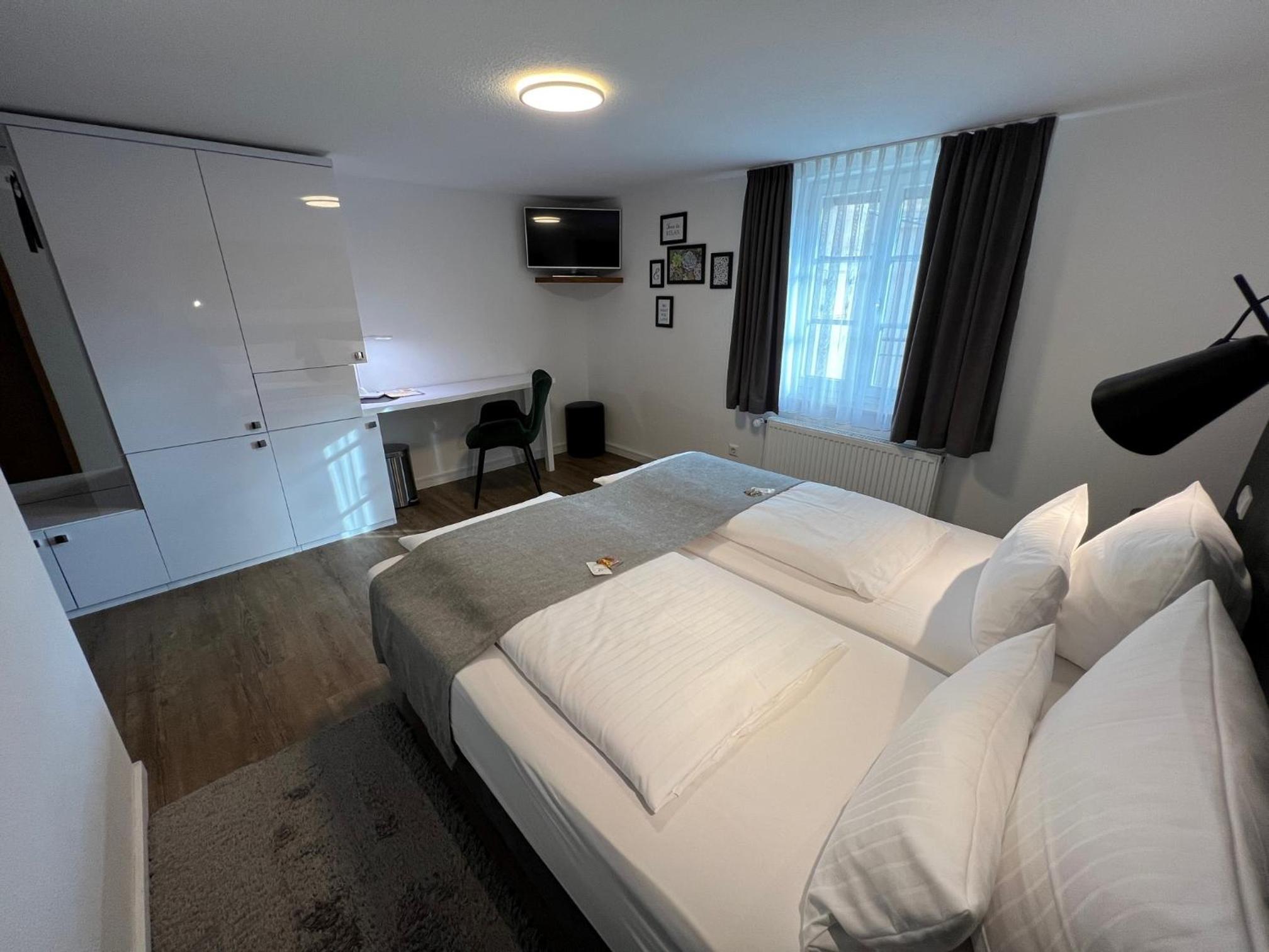 Double Room with Private Bathroom photo 3