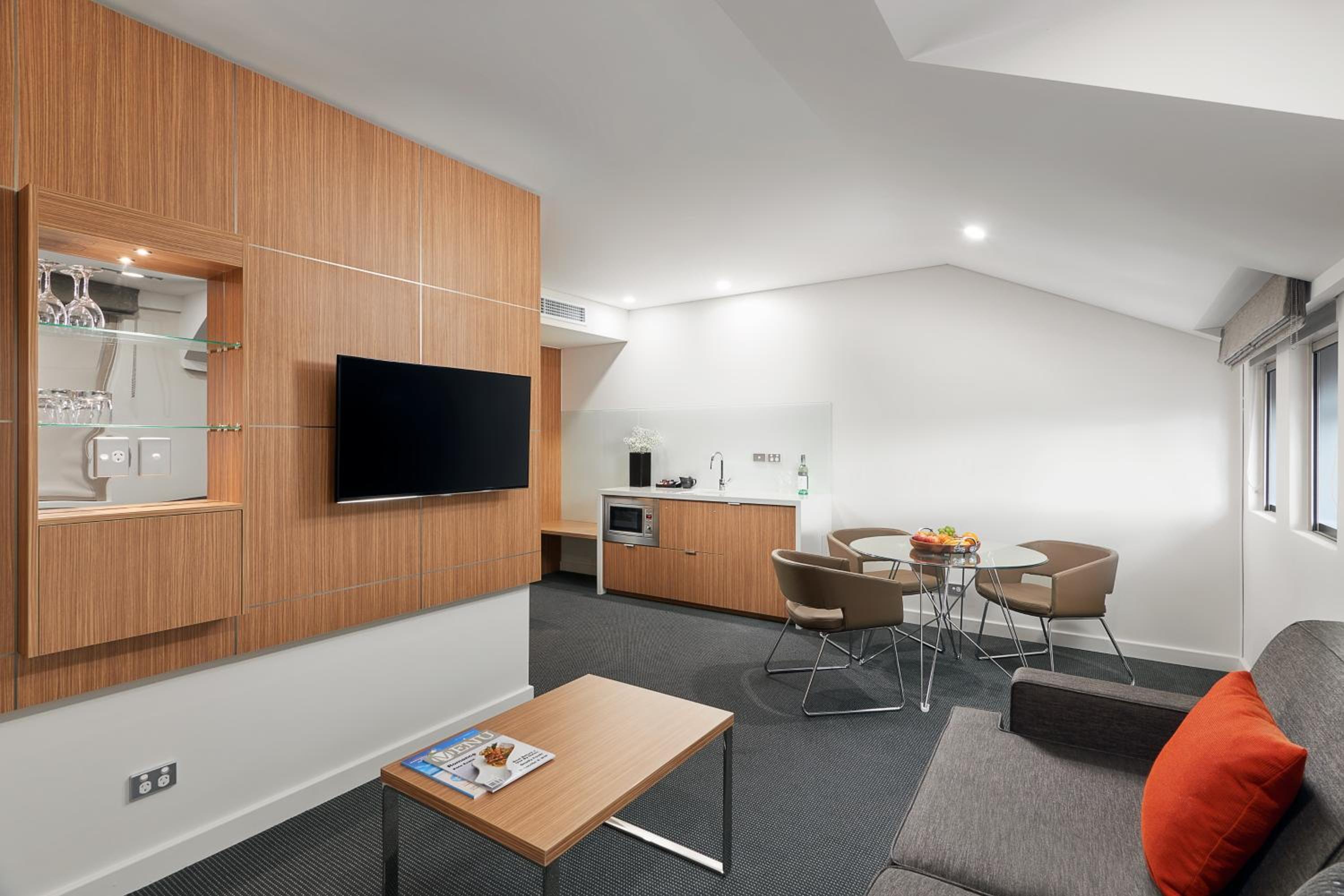 Executive Suite - Photo 2