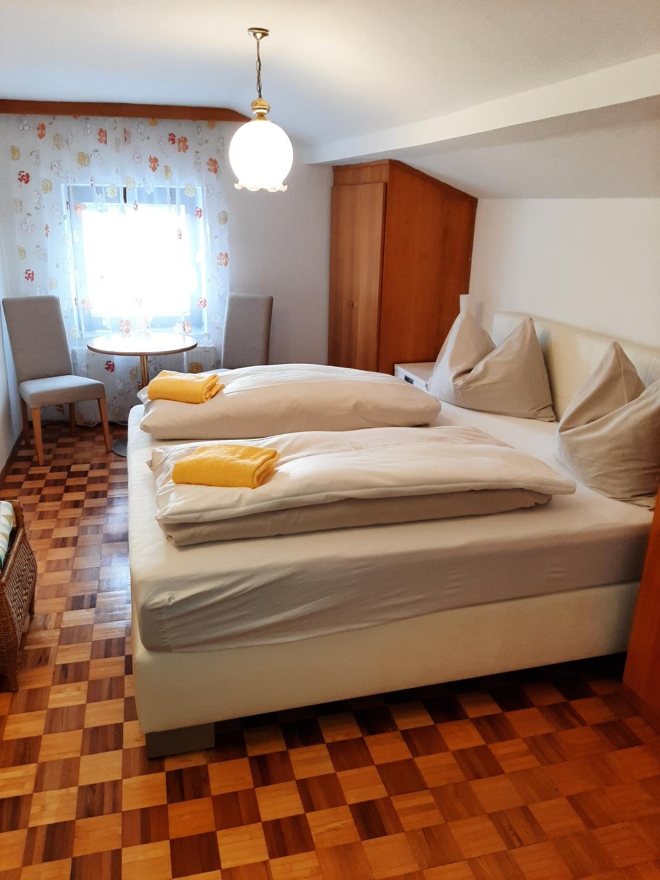 Five-Bedroom House photo 1