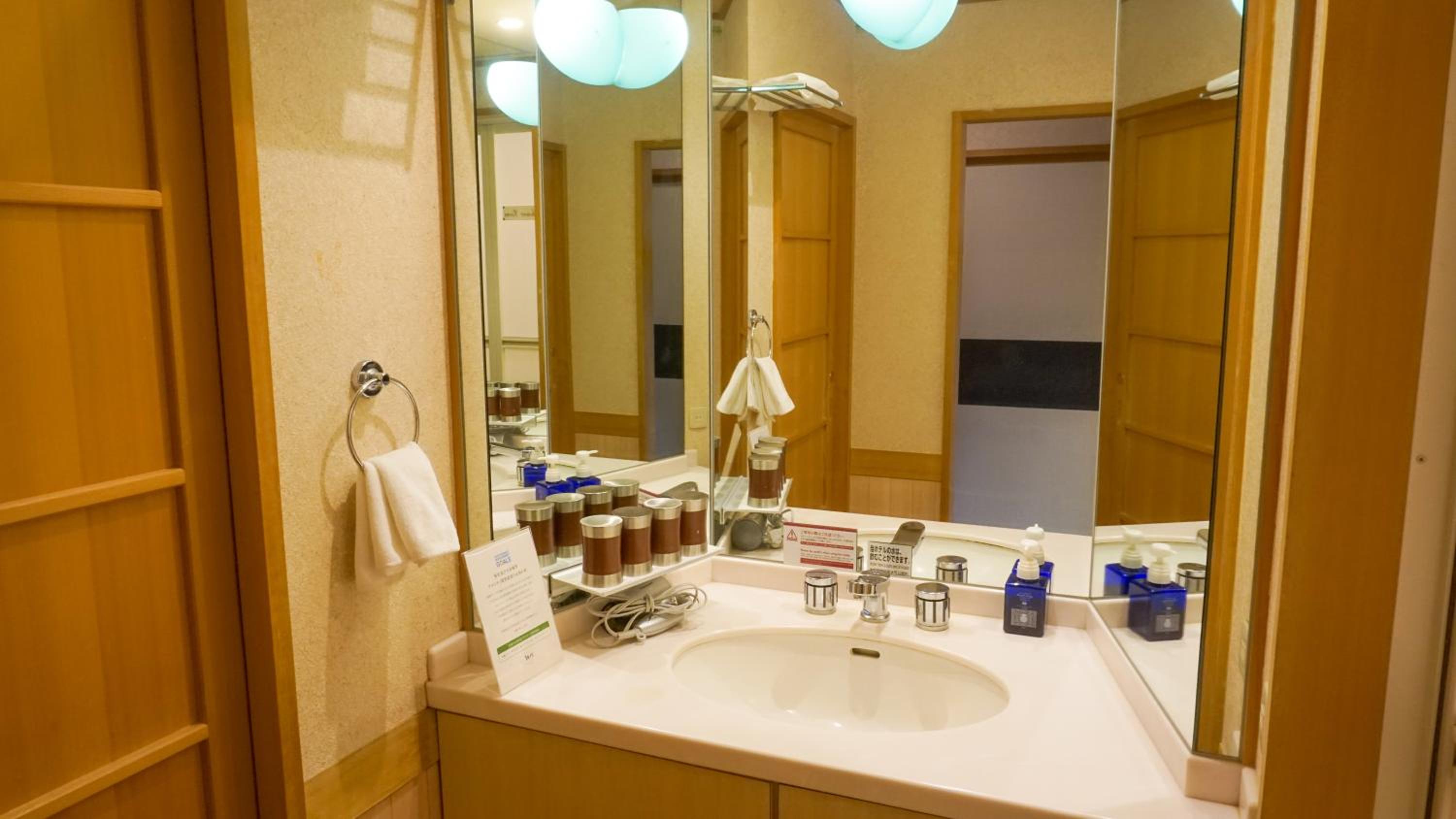 Japanese-Style Room with Shower Booth-Wings BLD - Non-Smoking - Buffet Breakfast + Buffet Dinner Included - Photo 6