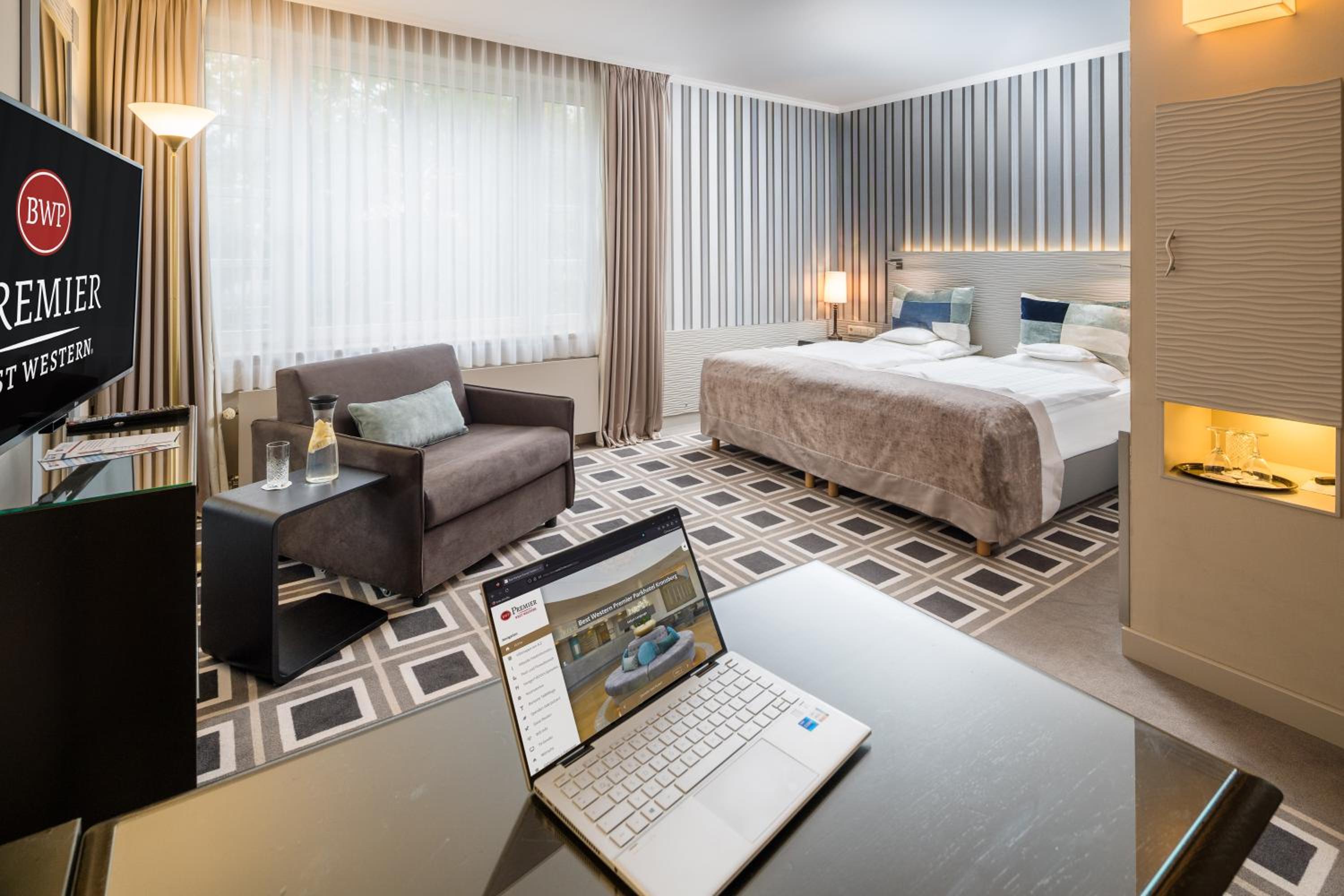 Deluxe Double Room - Photo 17